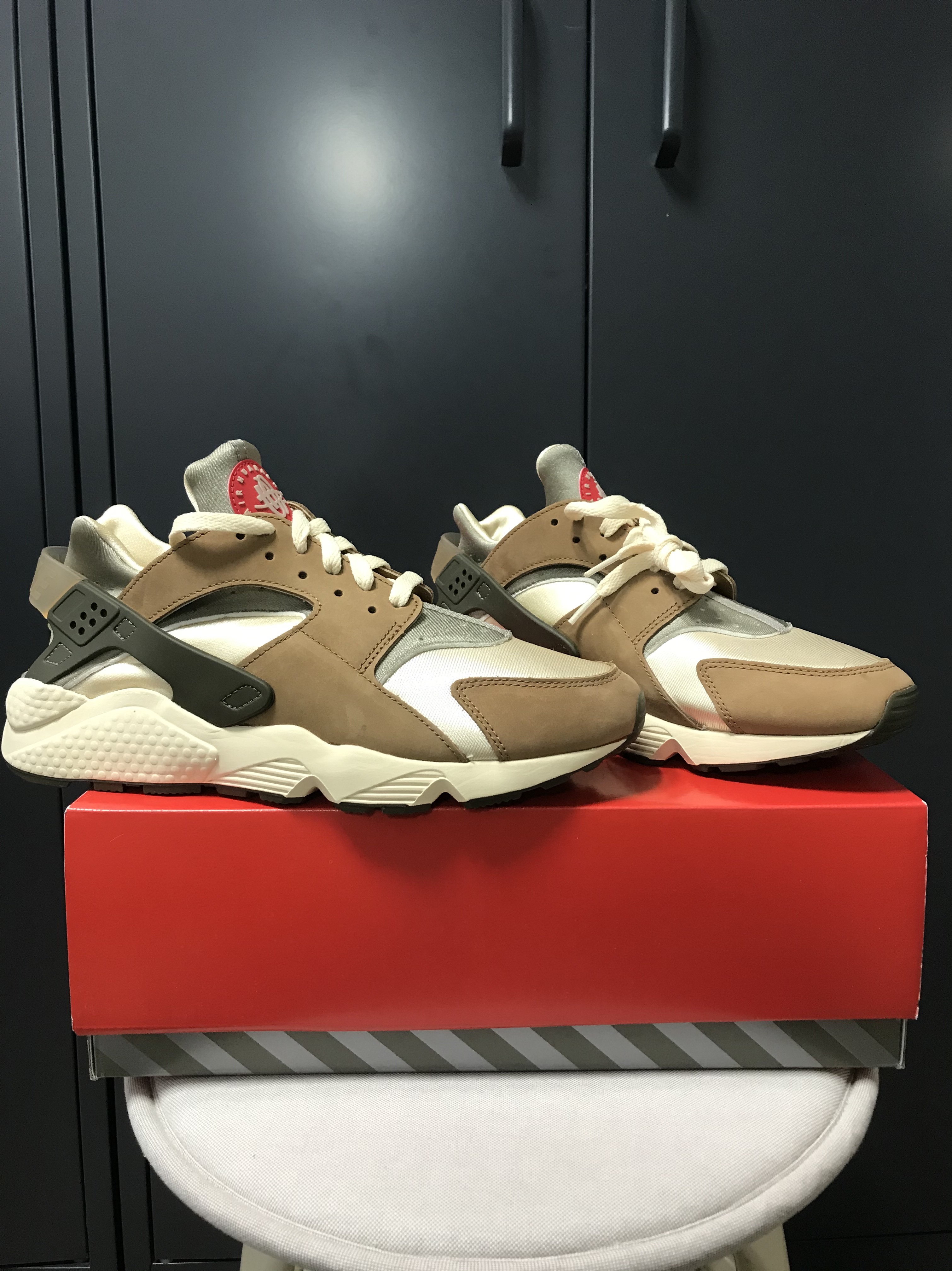 Nike x Stussy Air Huarache LE Desert Oak 착용 스타일