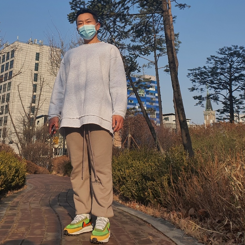 Essentials Sweatpants Tan - 20FW, Nike x Sacai LDWaffle Green Multi 착용 스타일 - 1