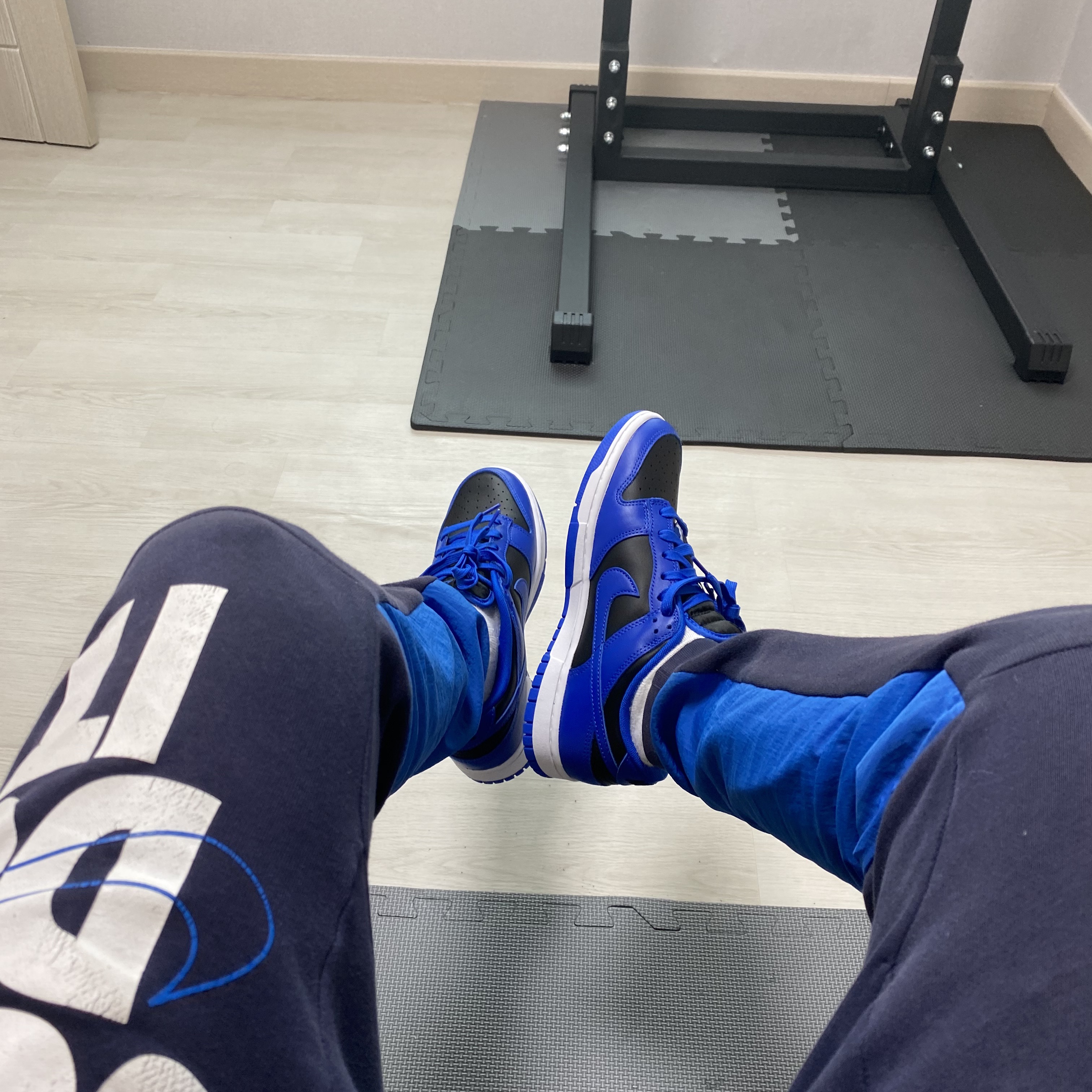 Nike Dunk Low Retro Hyper Cobalt 착용 스타일