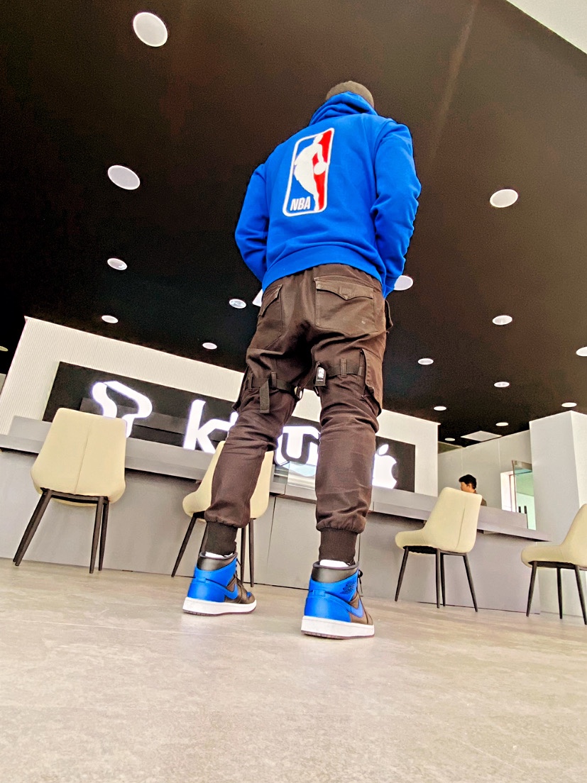 Jordan 1 Mid Bred Banned 2020, Jordan 1 Mid Black Hyper Royal 착용 스타일 - 2