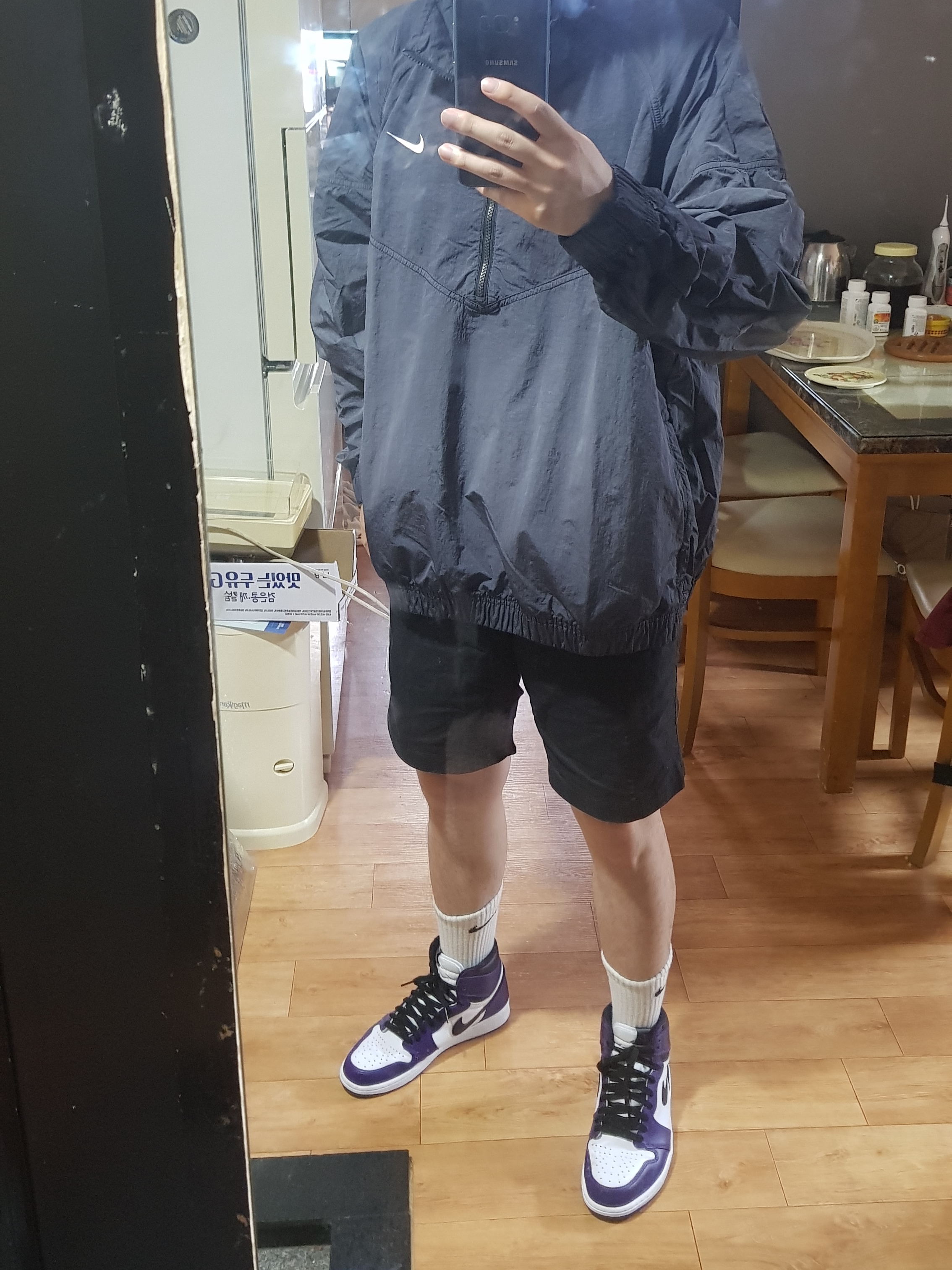 Nike x Stussy Windrunner Jacket Off Noir, Jordan 1 Retro High OG Court Purple 2020 착용 스타일