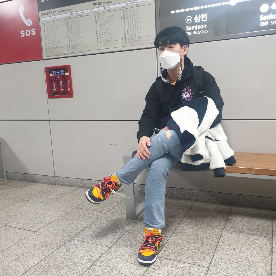 Nike x Off-White Dunk Low University Gold Midnight Navy, Nike Big Swoosh Full Zip Jacket White Navy 착용 스타일