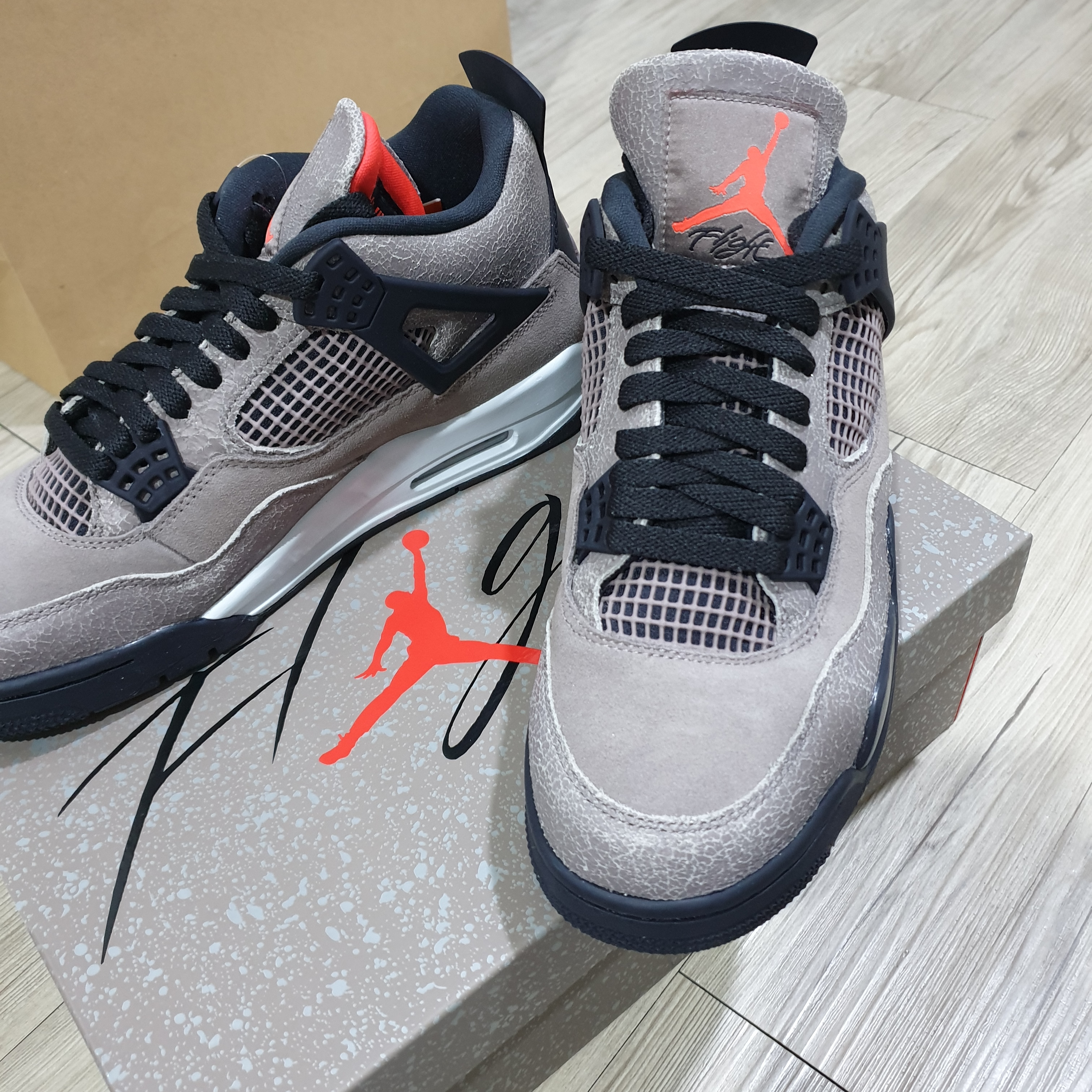 Jordan 4 Retro Taupe Haze 착용 스타일 - 2