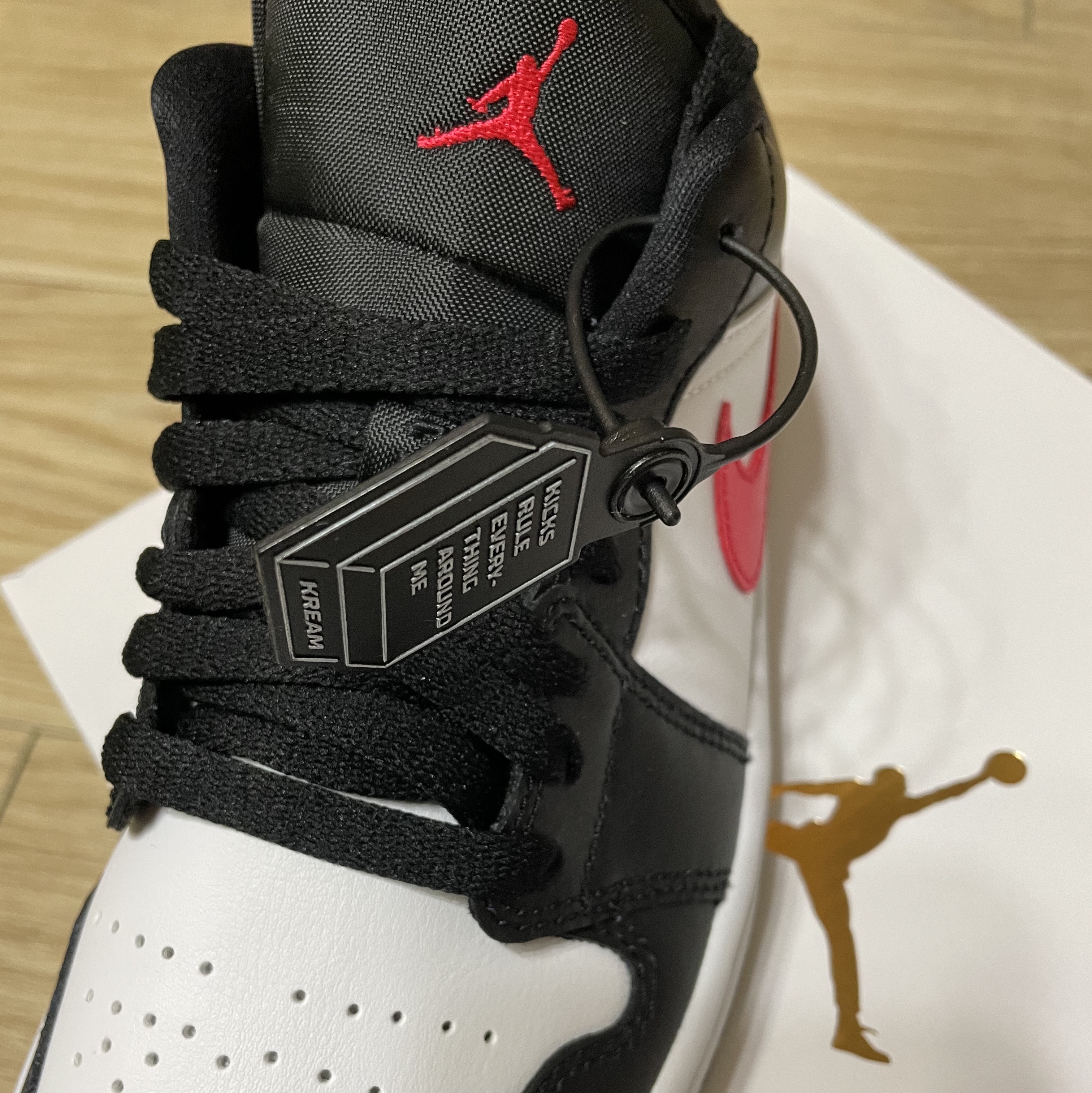 (W) Jordan 1 Low Black Siren Red 착용 스타일