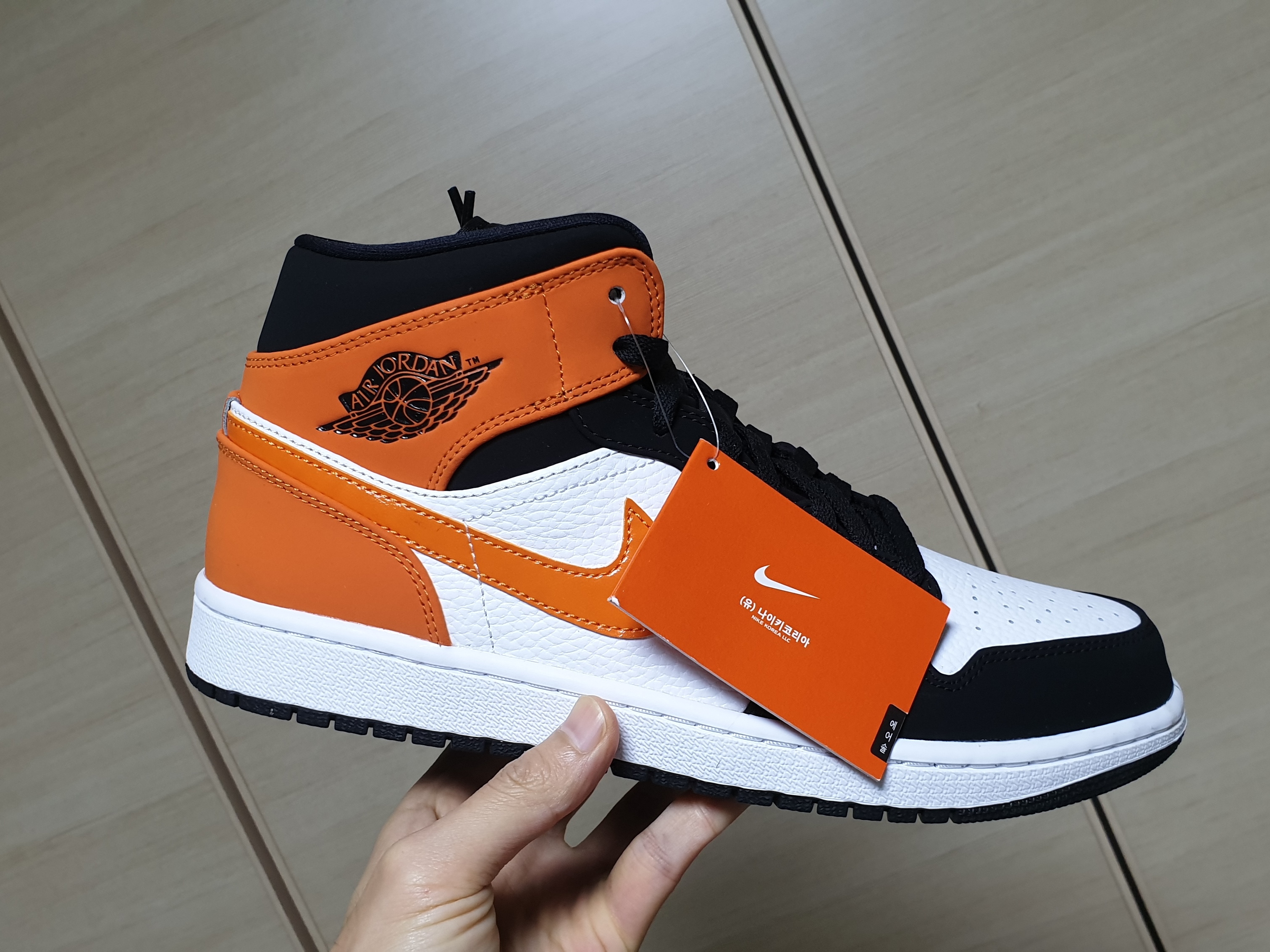 Jordan 1 Mid Shattered Backboard 착용 스타일 - 3