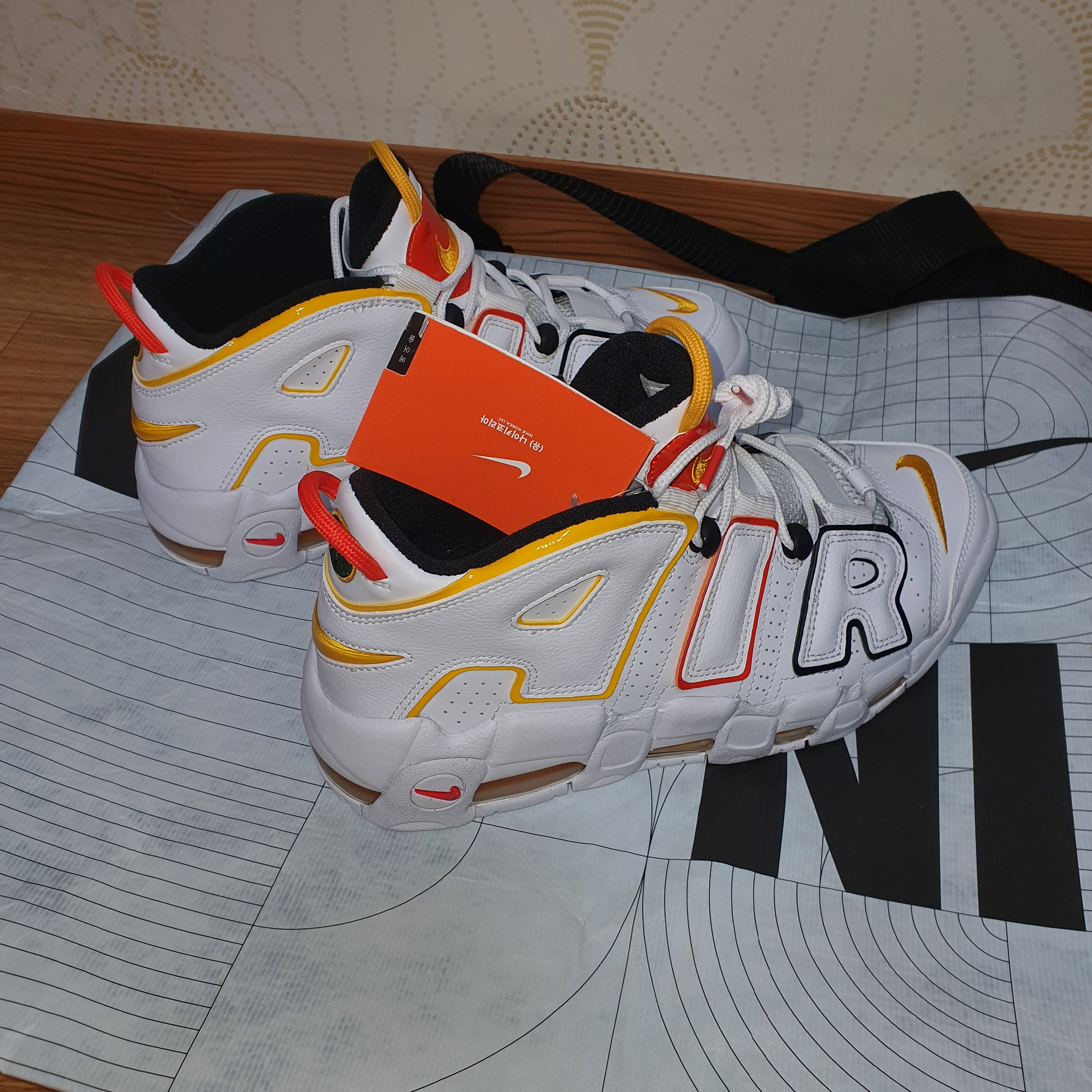 Nike Air More Uptempo Rayguns 착용 스타일 - 3
