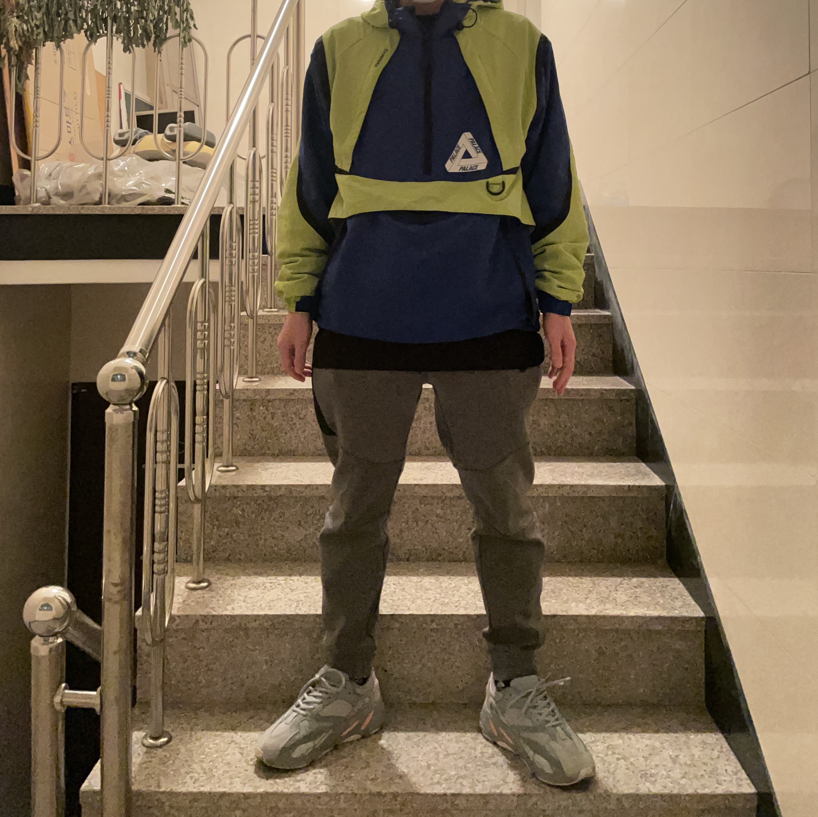 Adidas Yeezy Boost 700 Inertia 착용 스타일
