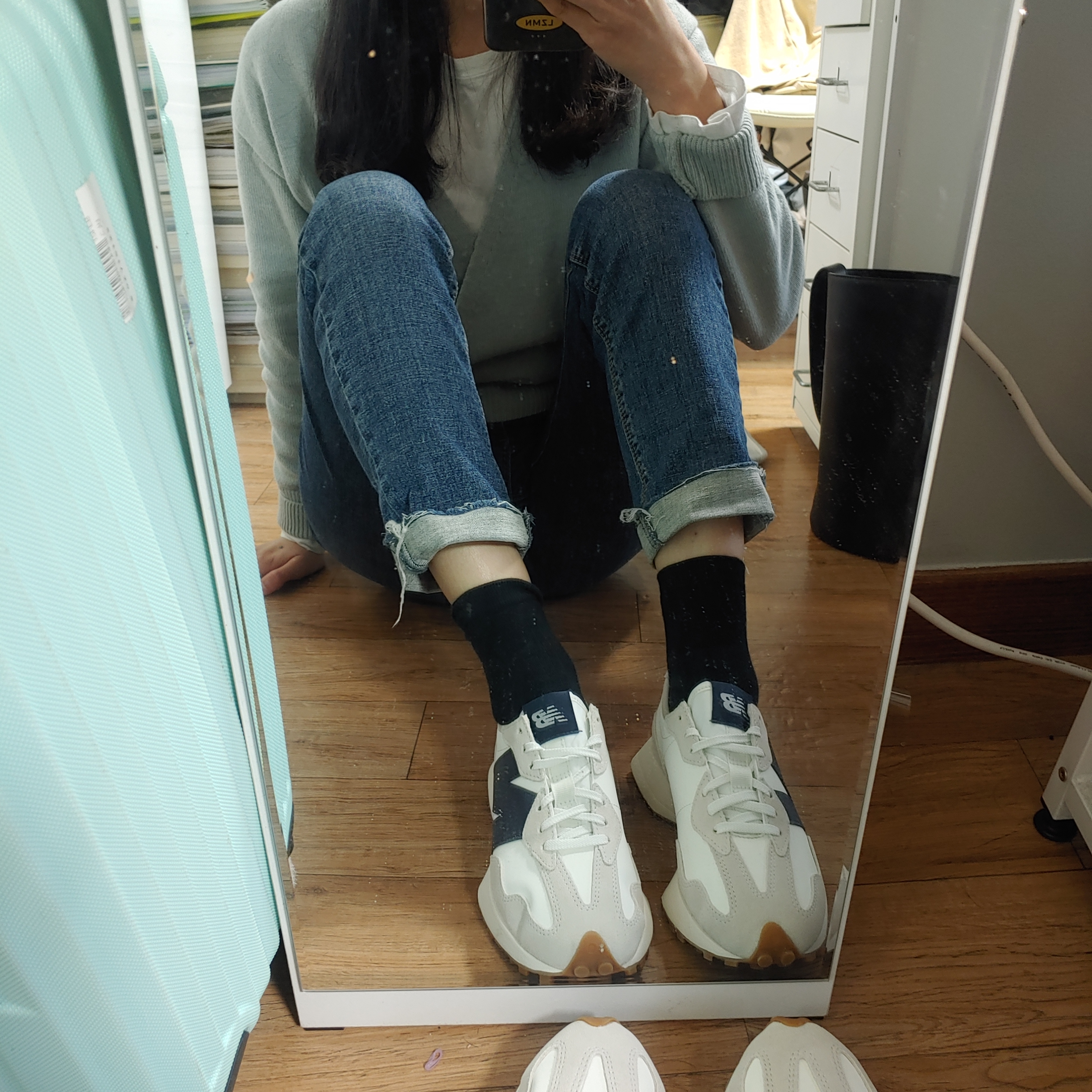 (W) New Balance 327 Beige Gum 착용 스타일
