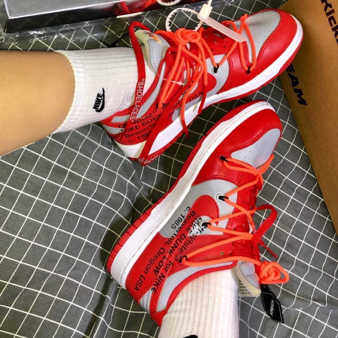 Nike x Off-White Dunk Low University Red ์ฐฉ์ฉ ์คํ์ผ