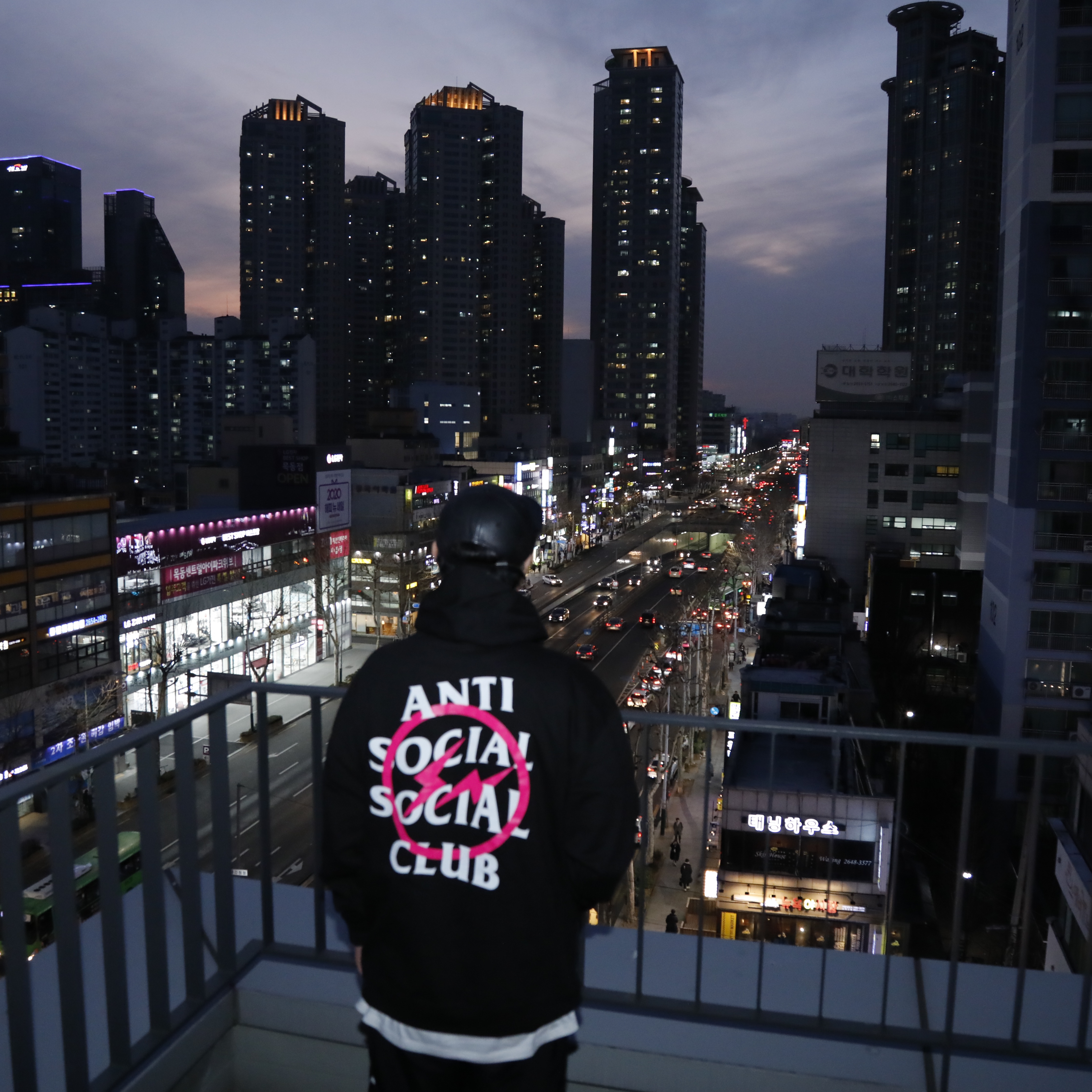 Anti Social Social Club x Fragment Bolt Hoodie Pink 착용 스타일