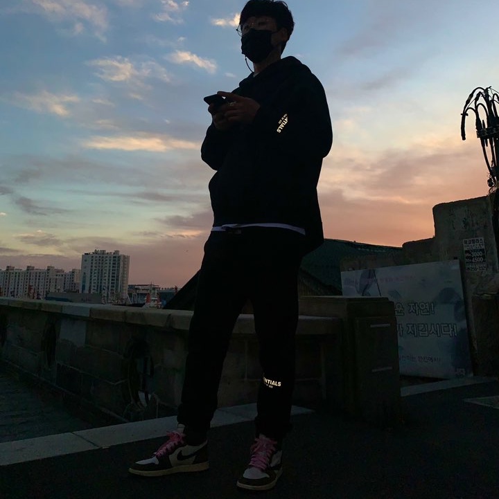 Essentials 3D Silicon Applique Pullover Hoodie Dark Slate/Black 2020, Essentials Sweatpants Dark Slate/Black 2020 착용 스타일