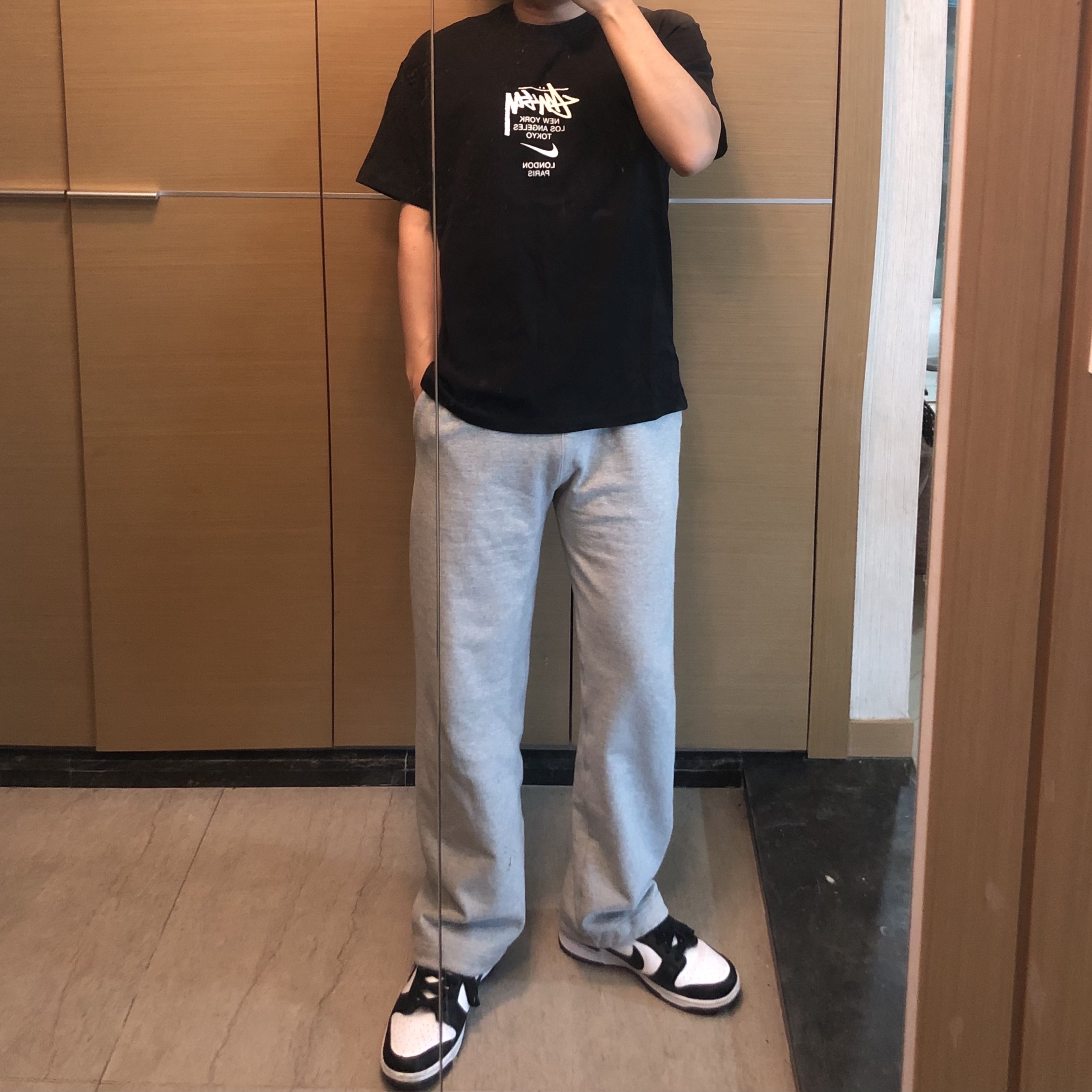 Nike Dunk Low Retro Black, Nike x Stussy WT T-Shirt Black - Asia 착용 스타일