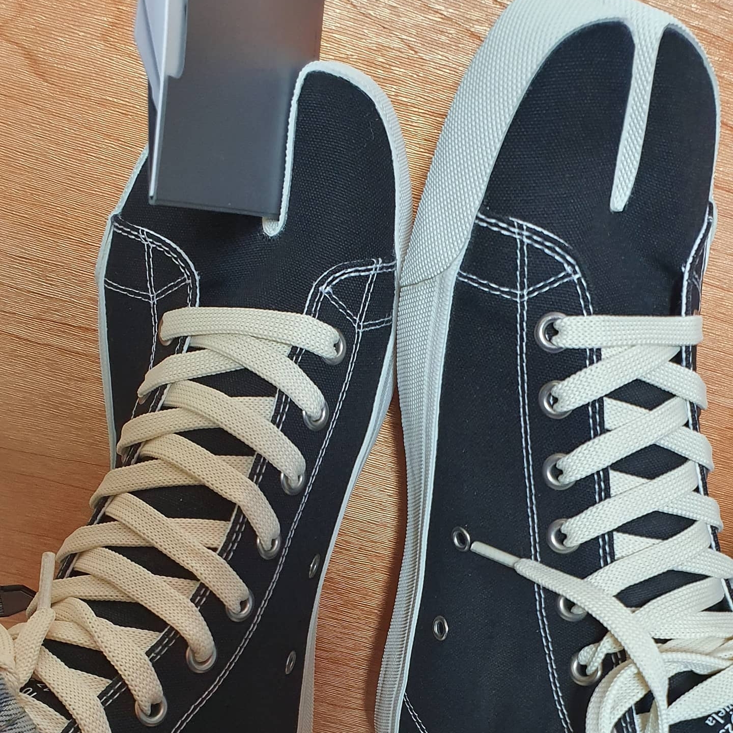 Maison Margiela Tabi High Black 착용 스타일