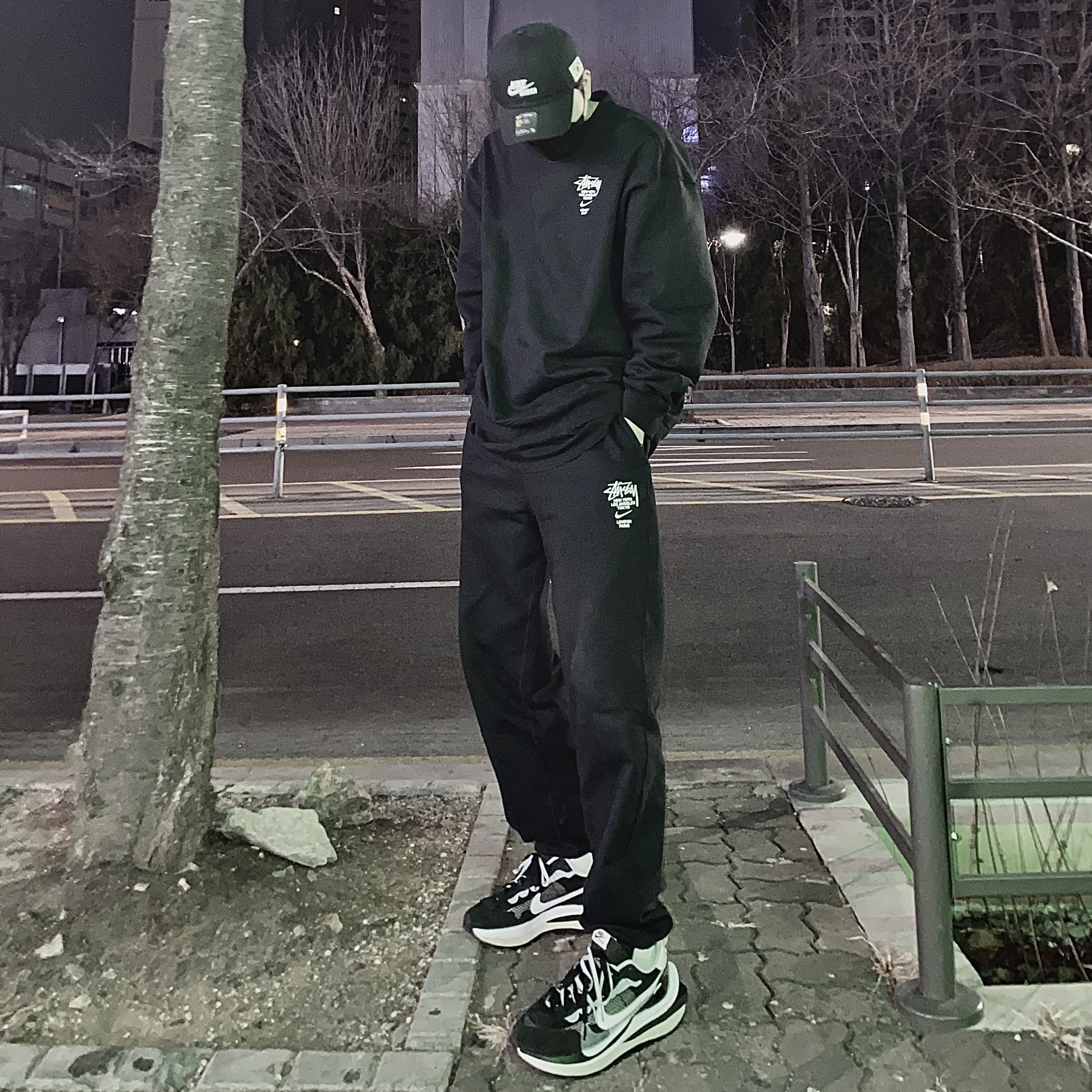 Nike x Sacai VaporWaffle Black White, Nike x Stussy NRG ZR Fleece Crewneck Black - US/EU 착용 스타일
