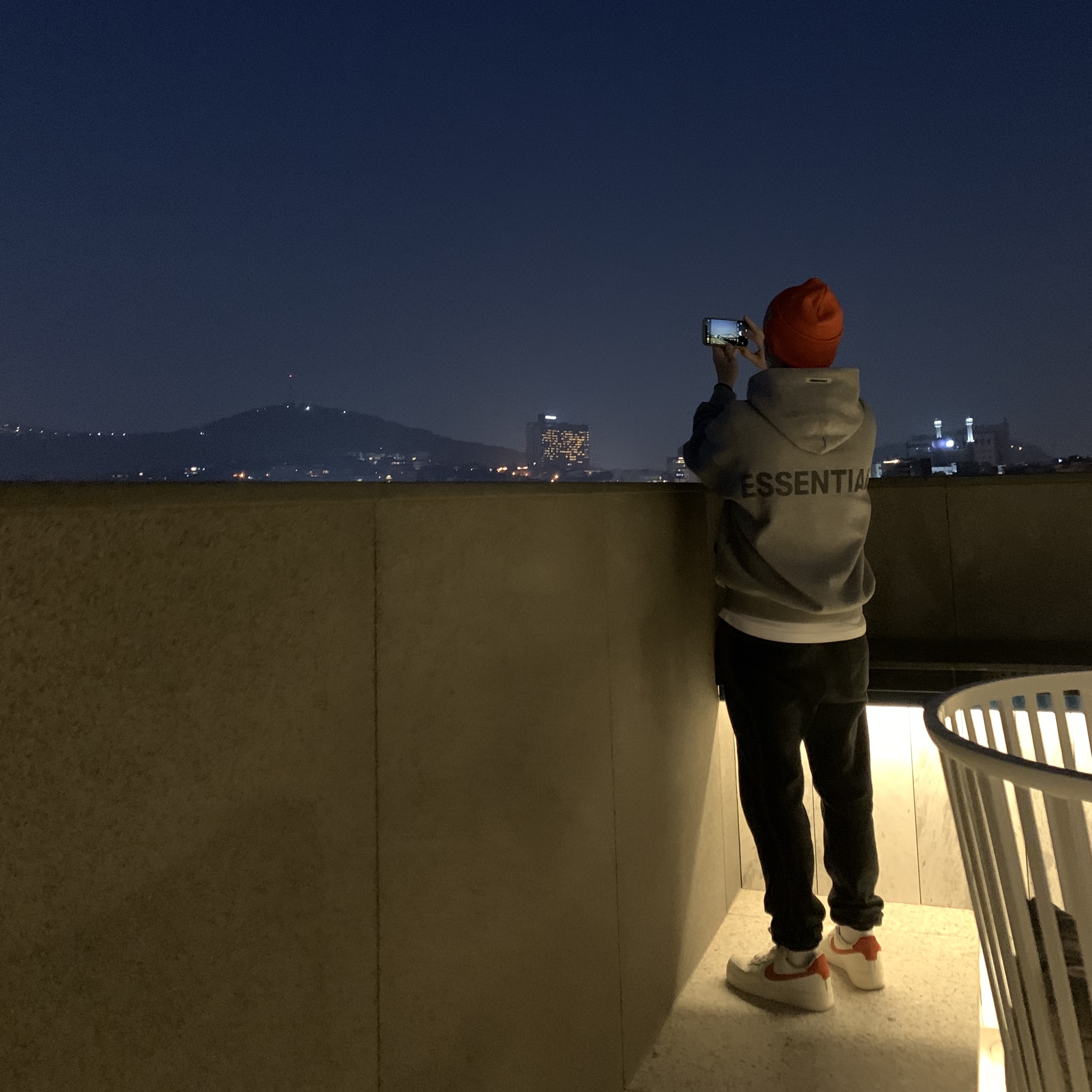 Nike Air Force 1 '07 Craft Mantra Orange, Essentials Sweatpants Dark Slate/Black 2020 착용 스타일