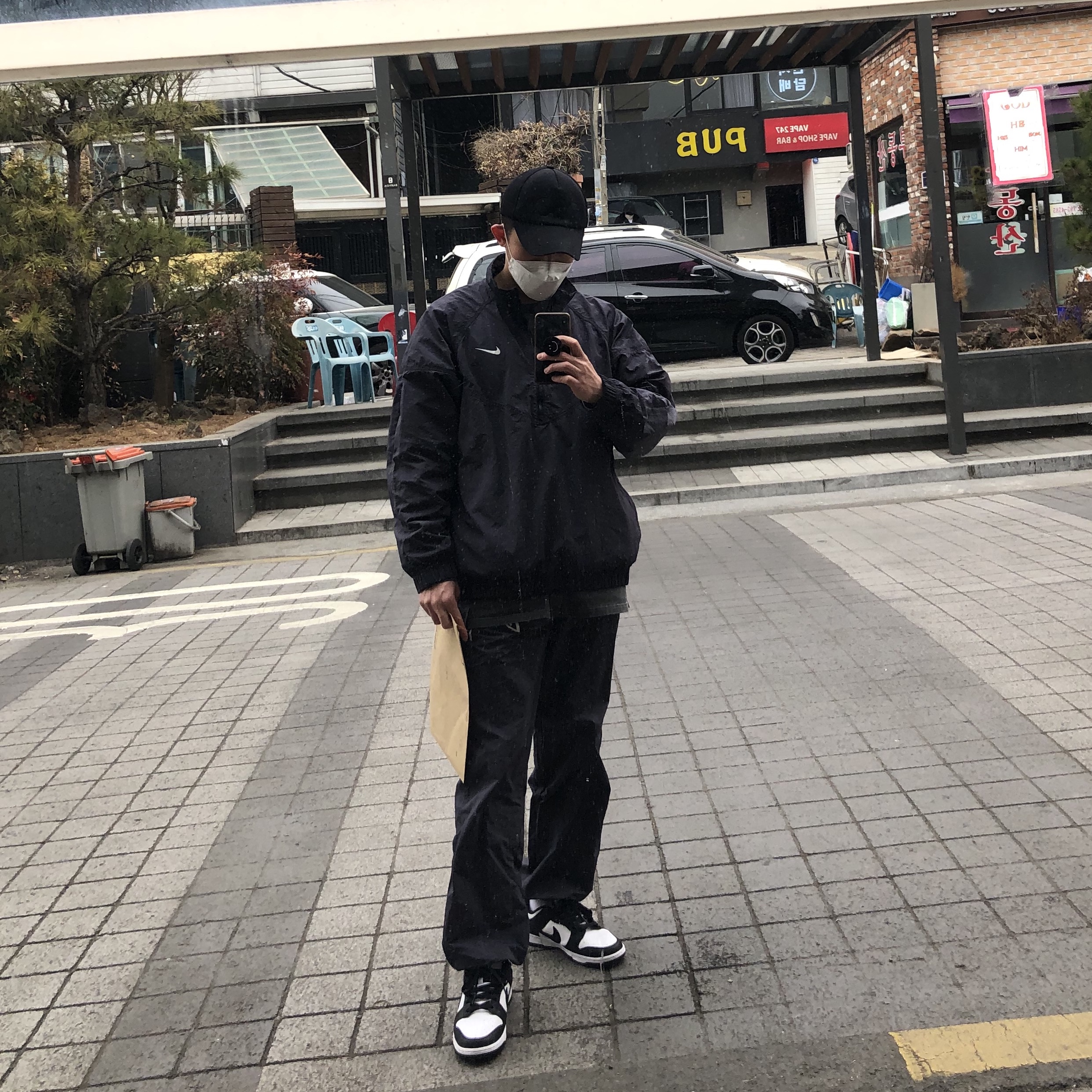 Nike x Stussy Windrunner Jacket Off Noir, Nike x Stussy Beach Pants Off Noir 착용 스타일
