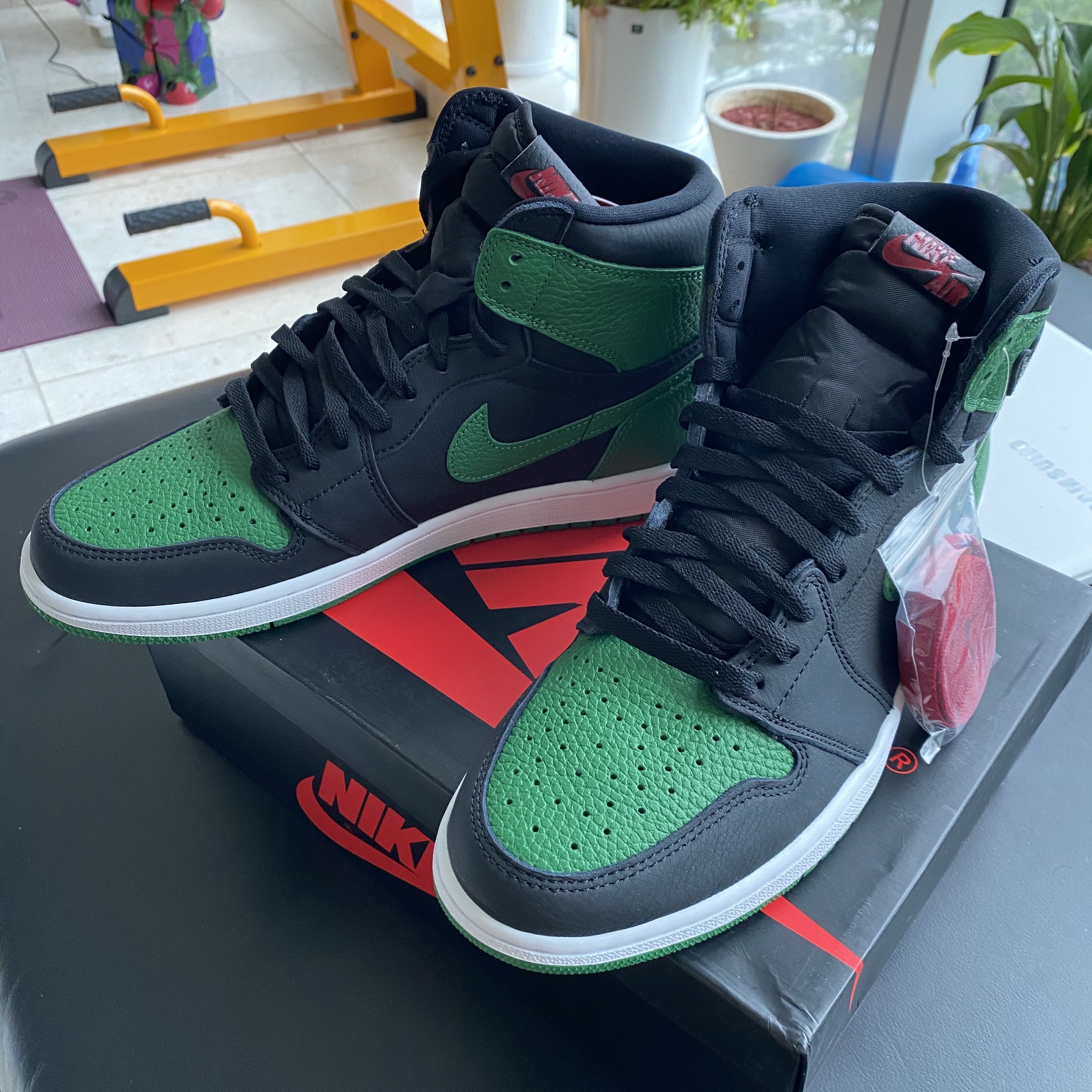 Jordan 1 Retro High OG Pine Green Black 착용 스타일
