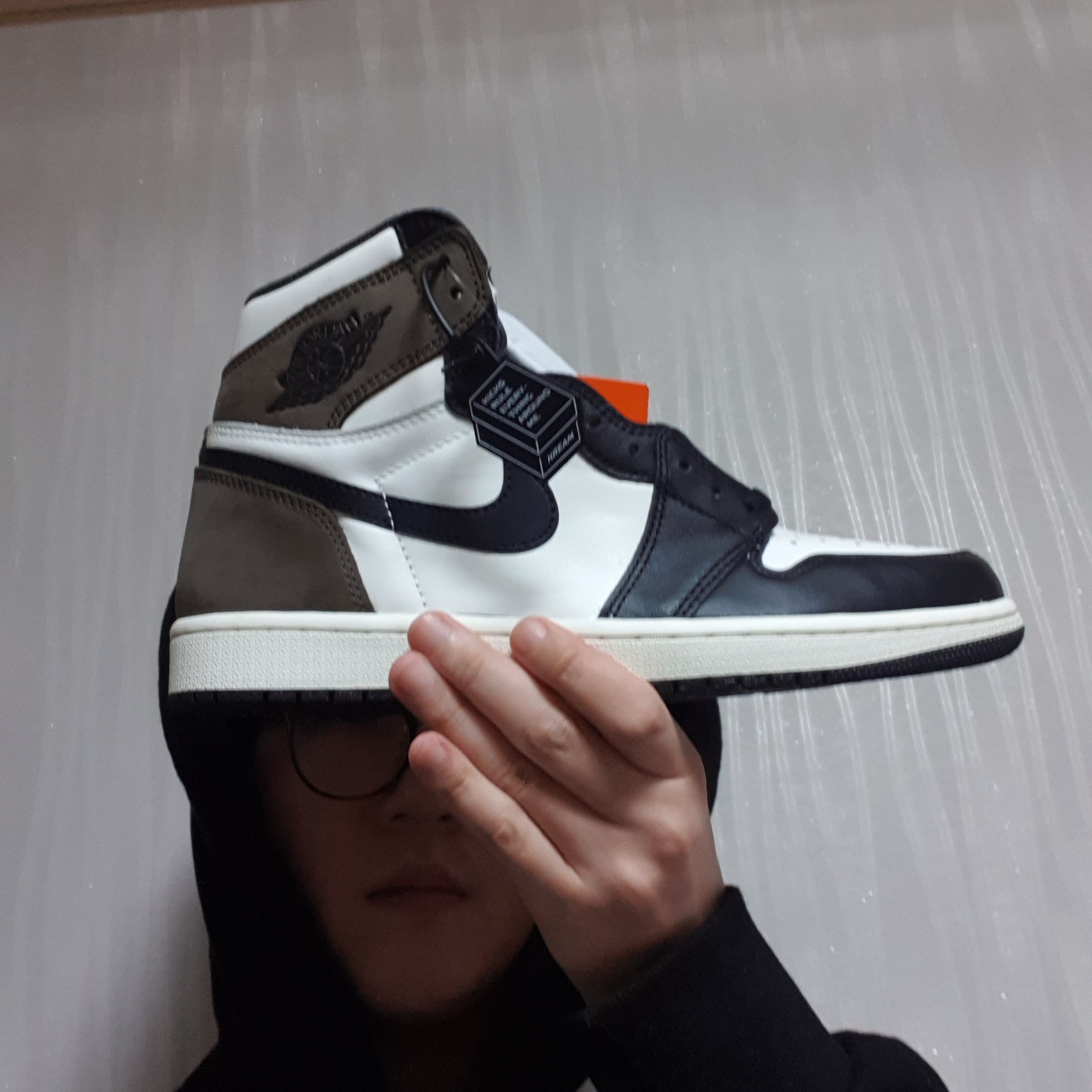 Jordan 1 Retro High OG Black Mocha 착용 스타일