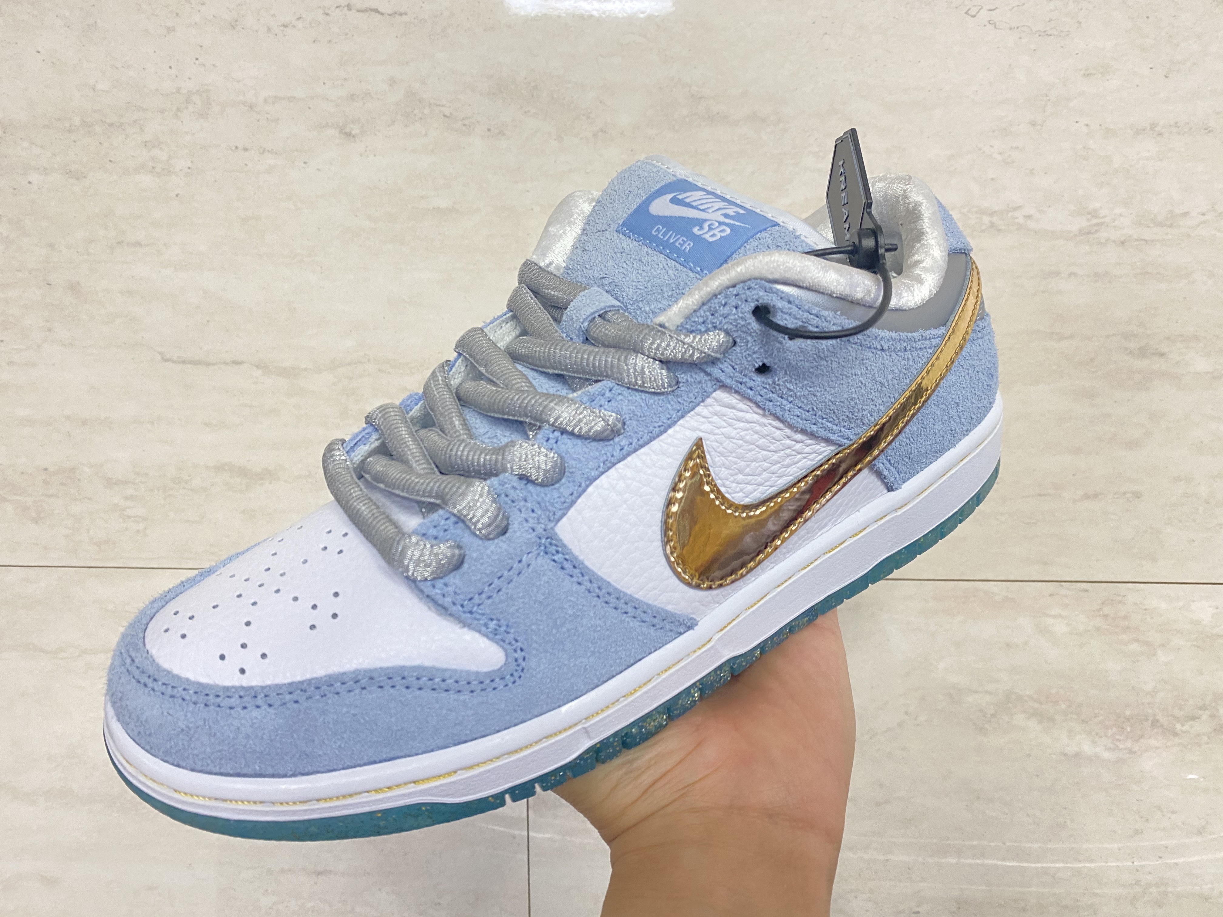 Nike x Sean Cliver SB Dunk Low Holiday Special 착용 스타일 - 1