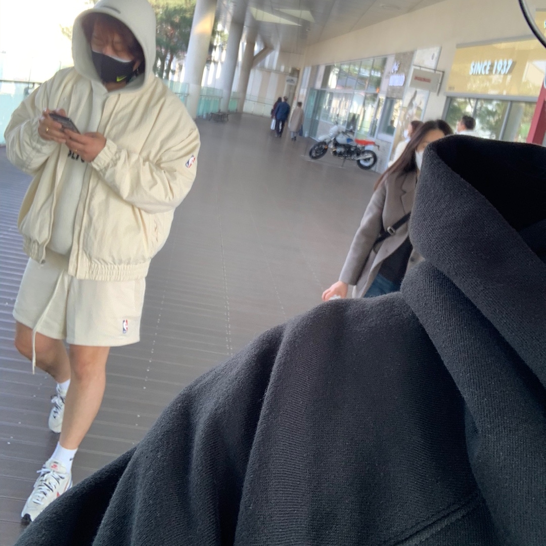 Nike x Sacai VaporWaffle Royal Fuchsia, Essentials Knit Hoodie Cream - 20FW 착용 스타일 - 1