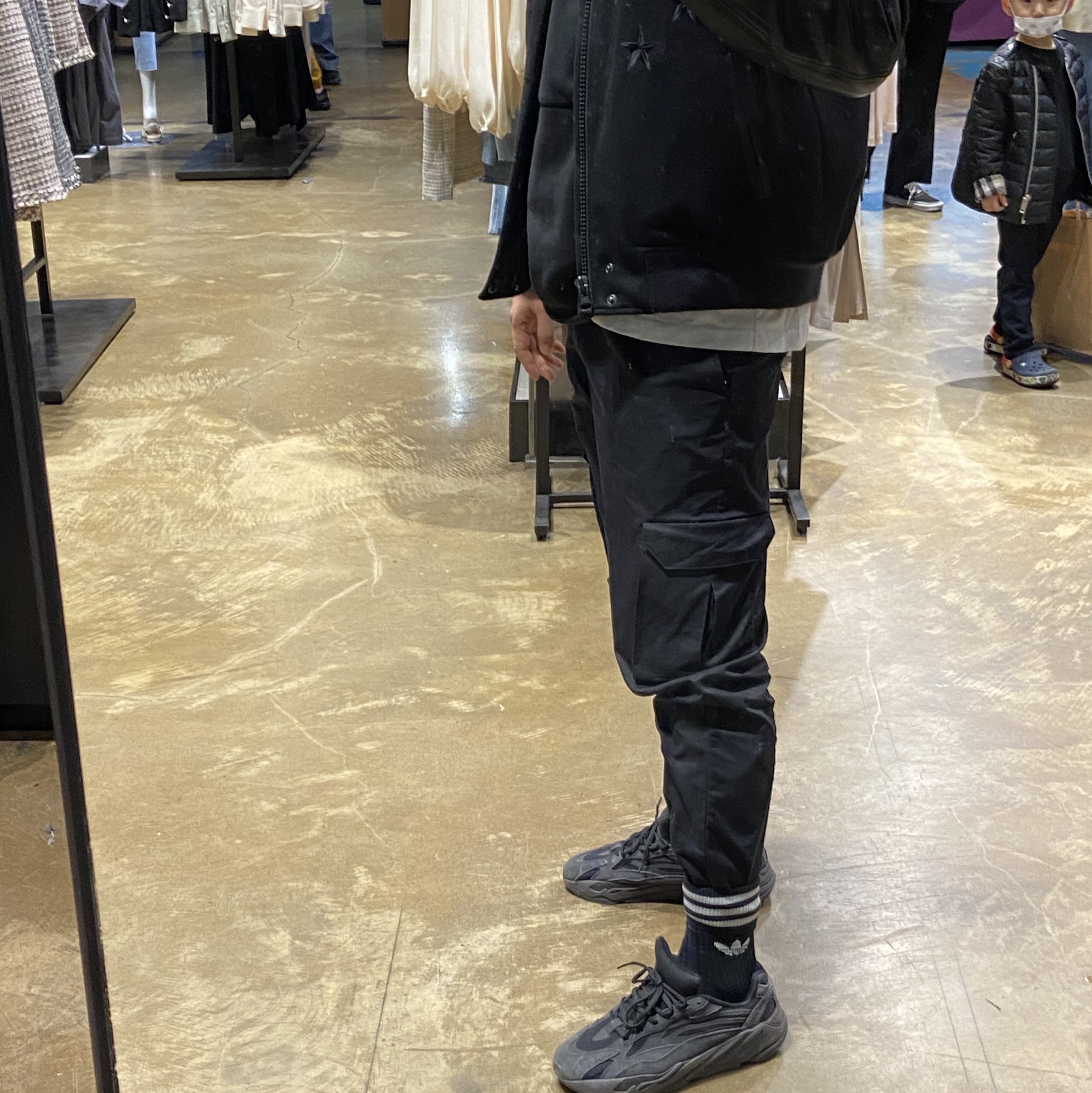 Adidas Yeezy Boost 700 V2 Vanta 2019 착용 스타일