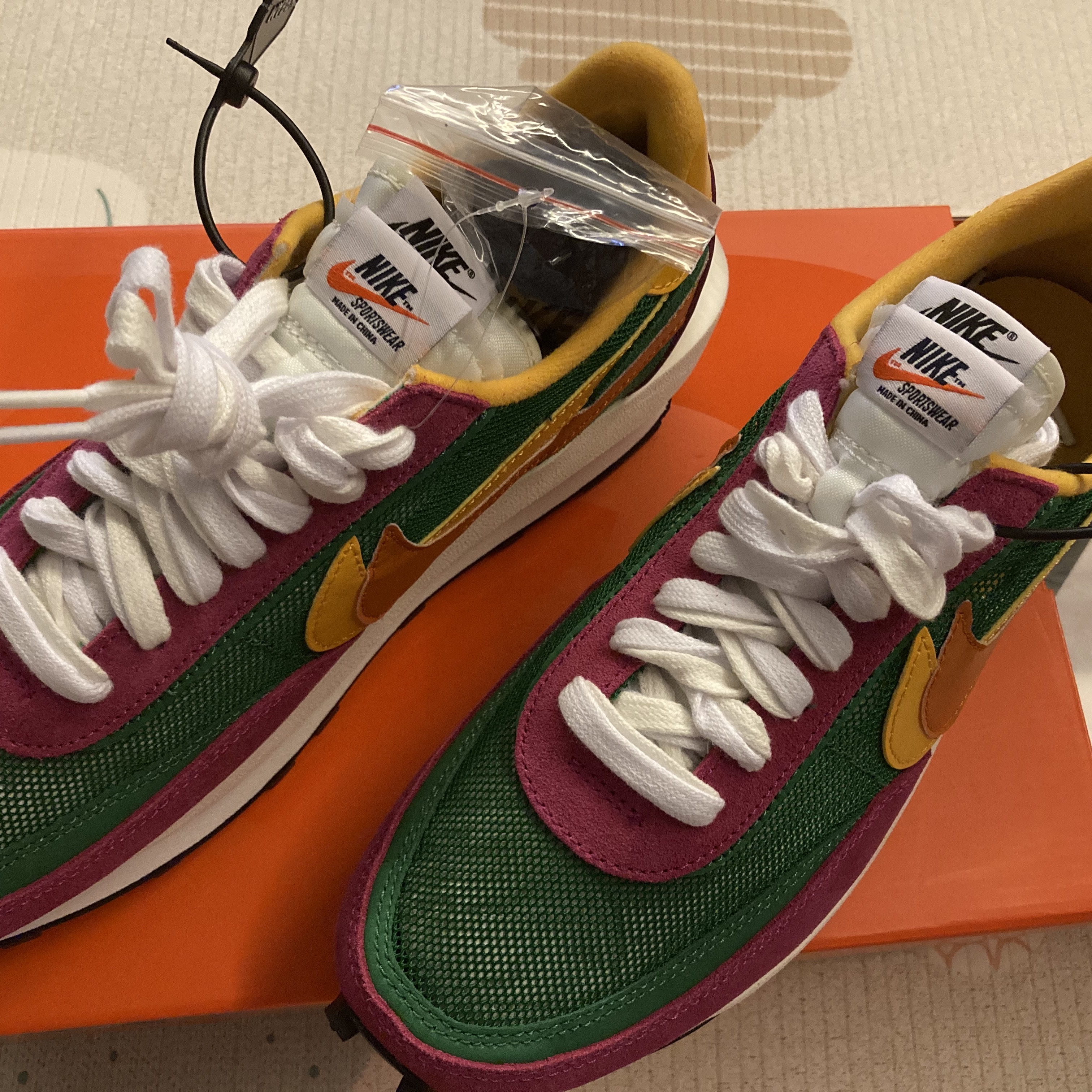 Nike x Sacai LDWaffle Pine Green 착용 스타일 - 2
