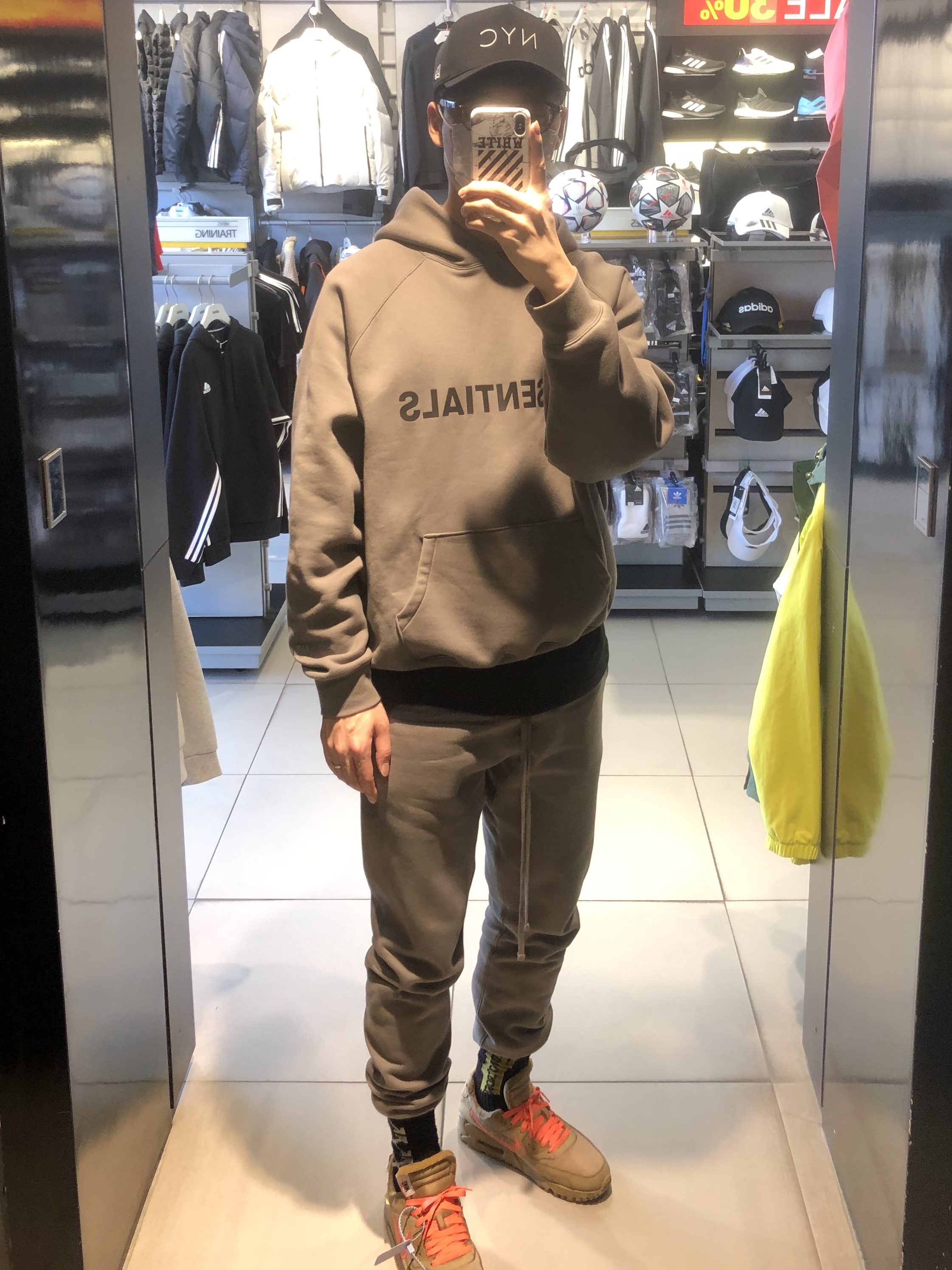 Nike x Off-White Air Max 90 V2 Desert Ore, Essentials 3D Silicon Applique Pullover Hoodie Gray Flannel/Charcoal - 20SS 착용 스타일 - 2