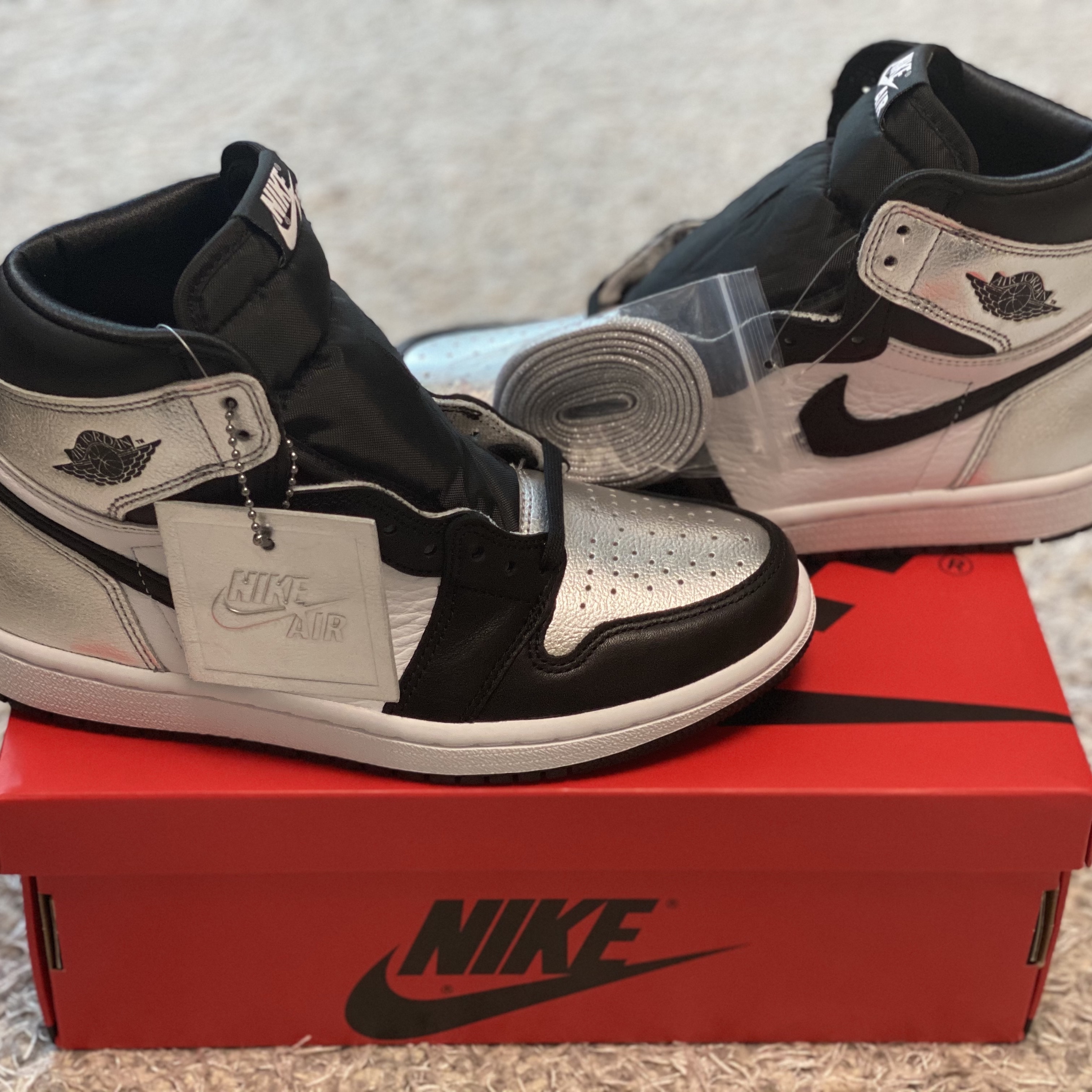 (W) Jordan 1 Retro High OG Silver Toe 착용 스타일