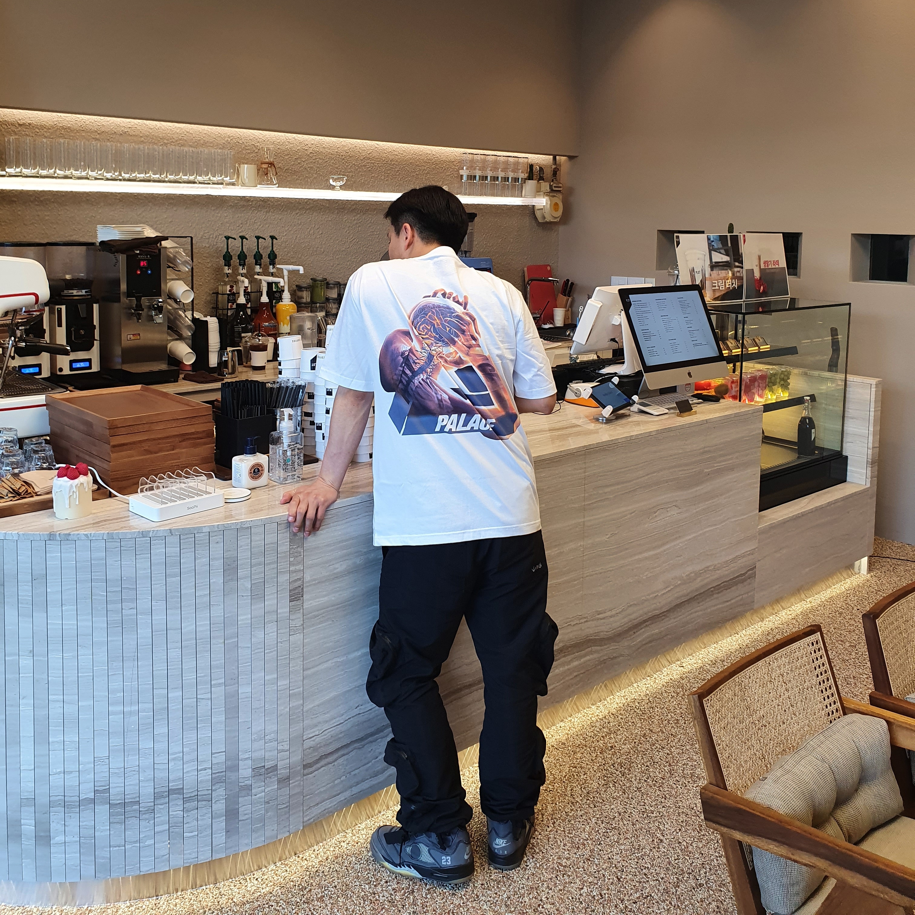 Jordan 5 x Off-White Retro SP Black Muslin, Palace Tri-Gaine T-Shirt White - 20SS 착용 스타일