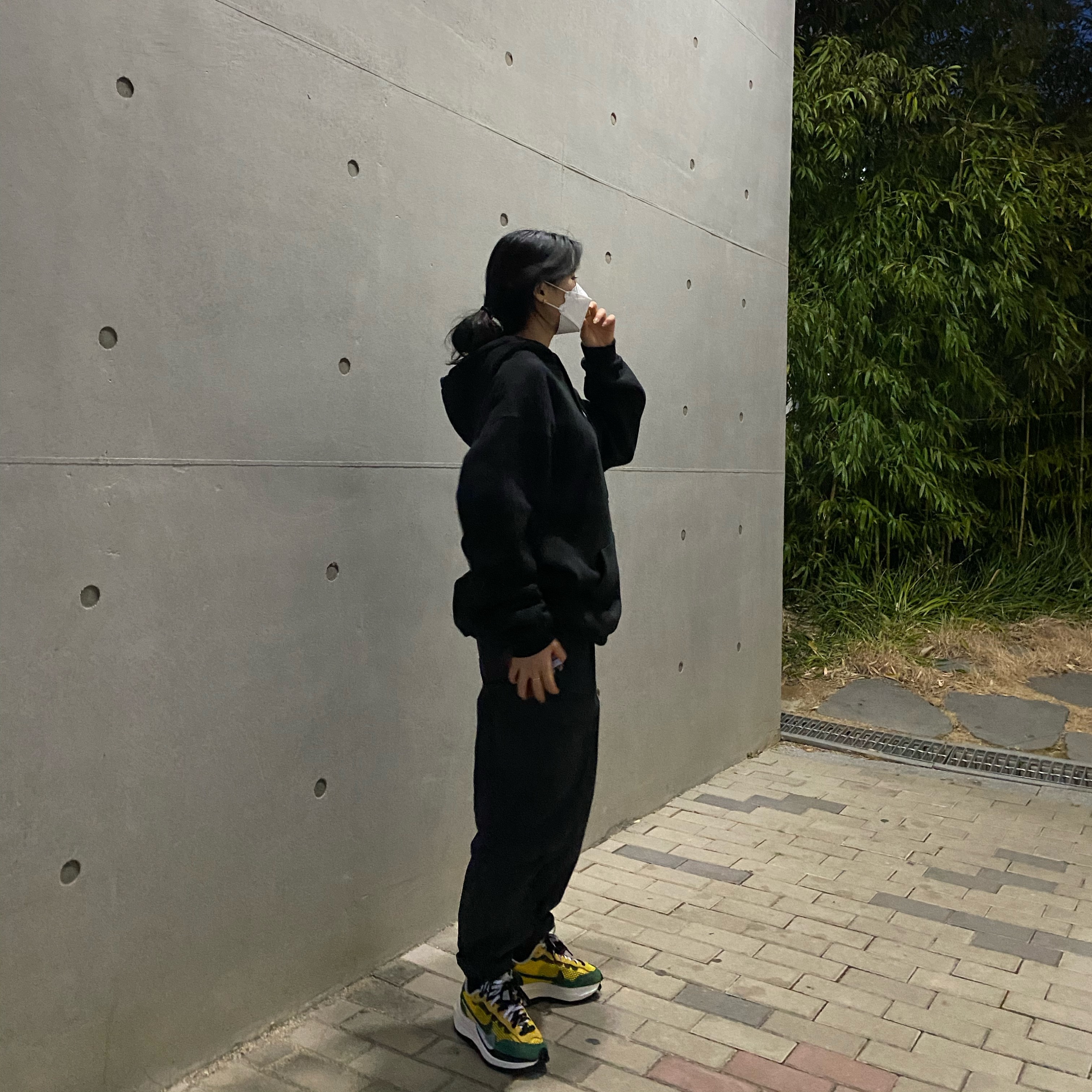 Nike x Sacai VaporWaffle Tour Yellow & Gorge Green Sail 착용 스타일