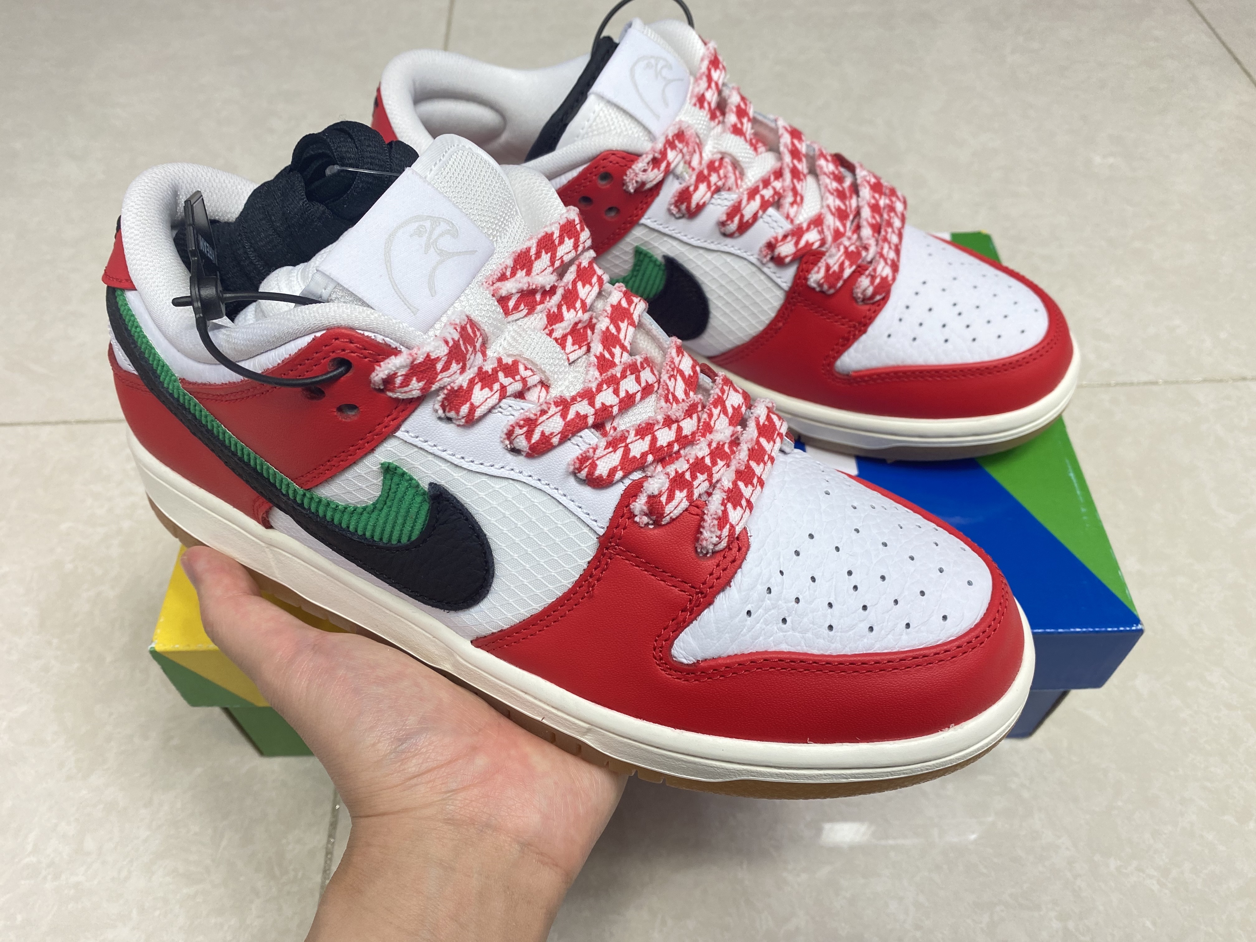 Nike x Frame Skate SB Dunk Low Pro Habibi 착용 스타일 - 2