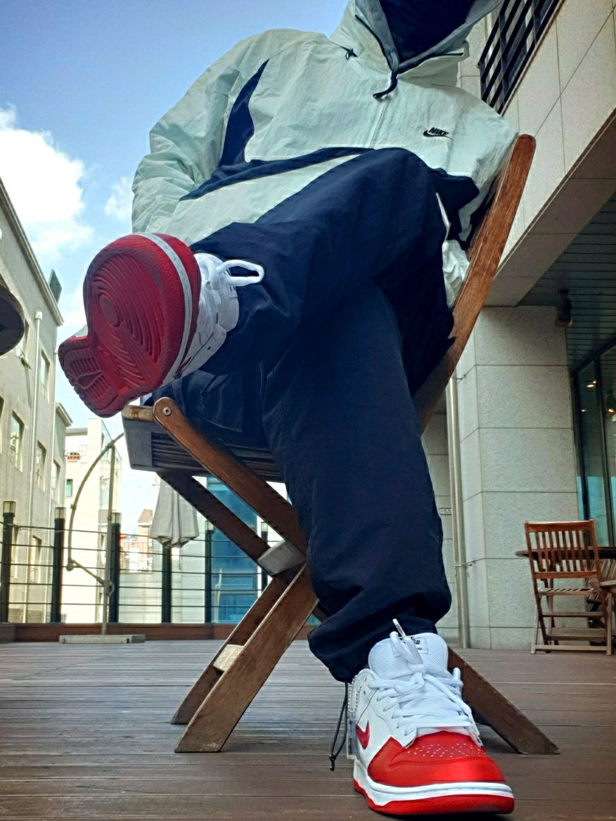 Nike x Supreme SB Dunk Low Jewel Swoosh Red 착용 스타일