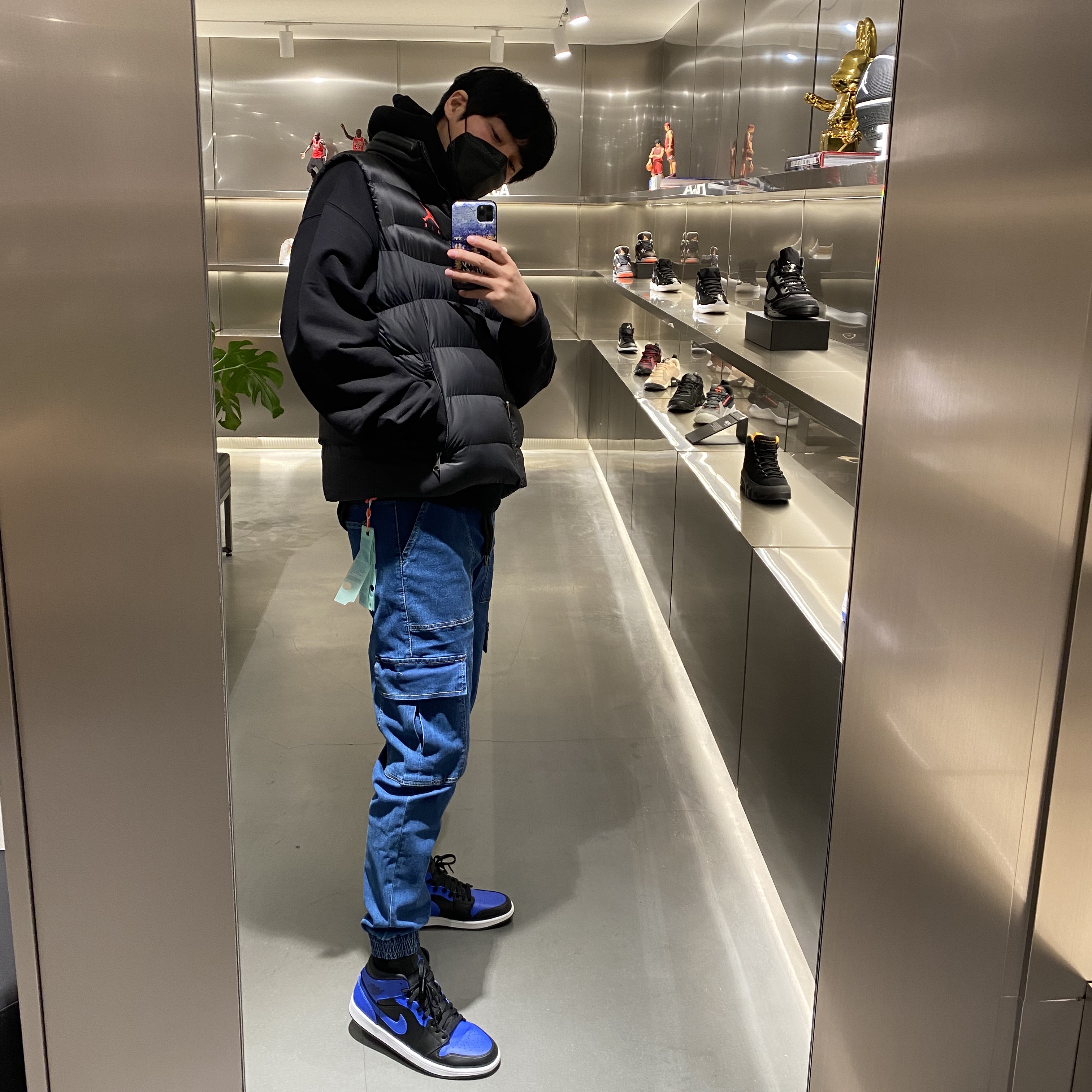 Jordan 1 Mid Black Hyper Royal 착용 스타일