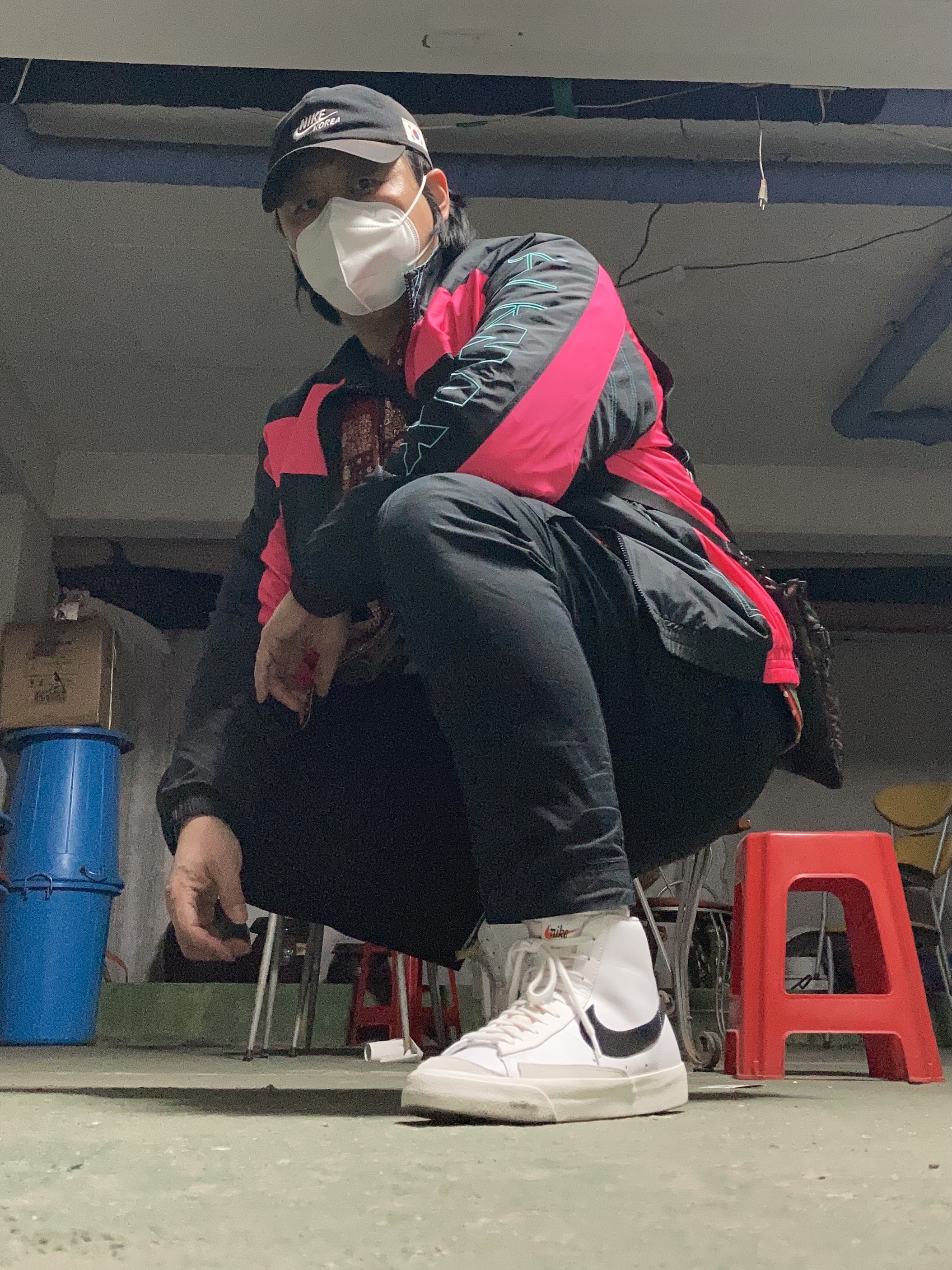 Nike x Atmos NRG Vintage PTHWK Track Jacket Black, Nike Blazer Mid '77 Vintage White Black 착용 스타일