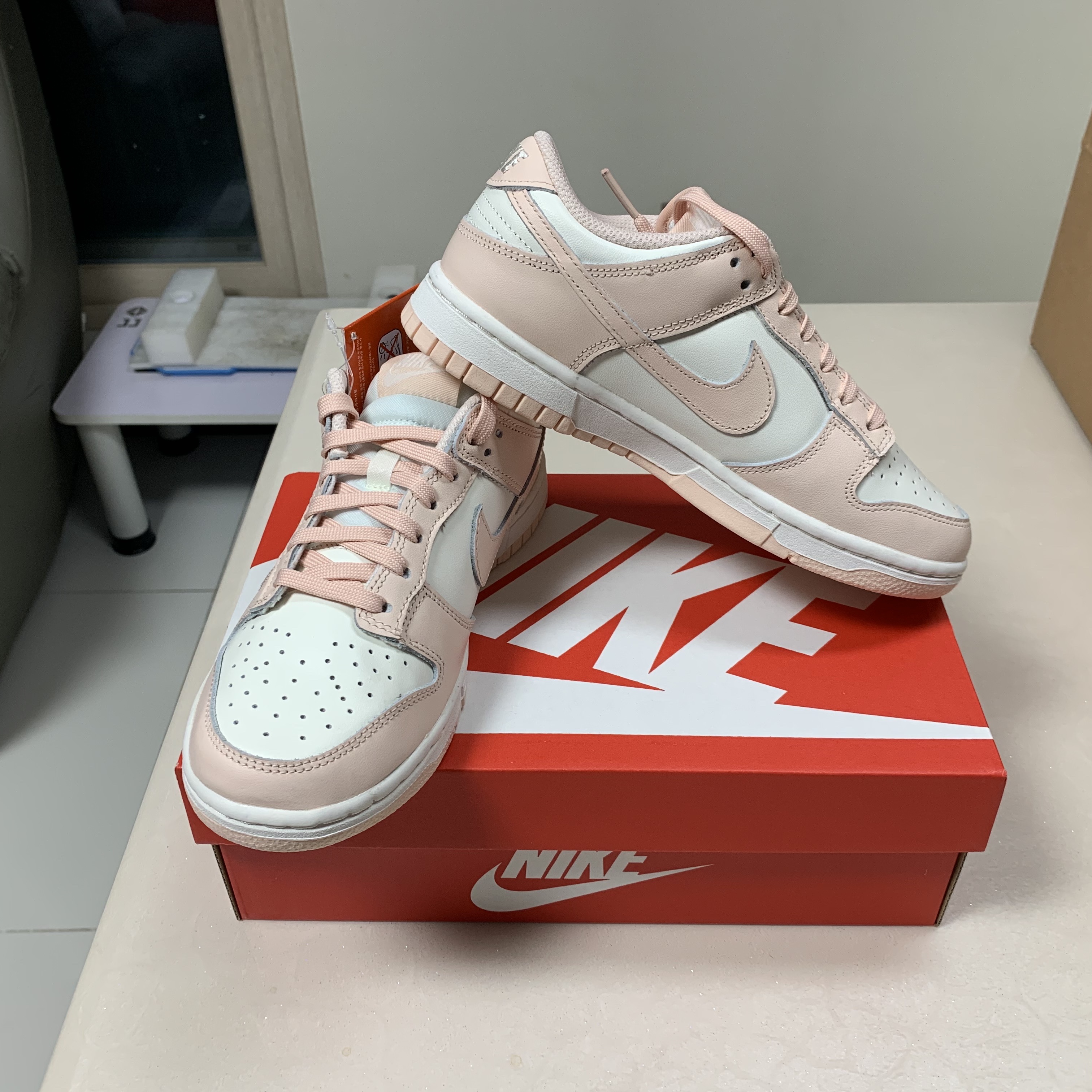 (W) Nike Dunk Low Orange Pearl 착용 스타일 - 3