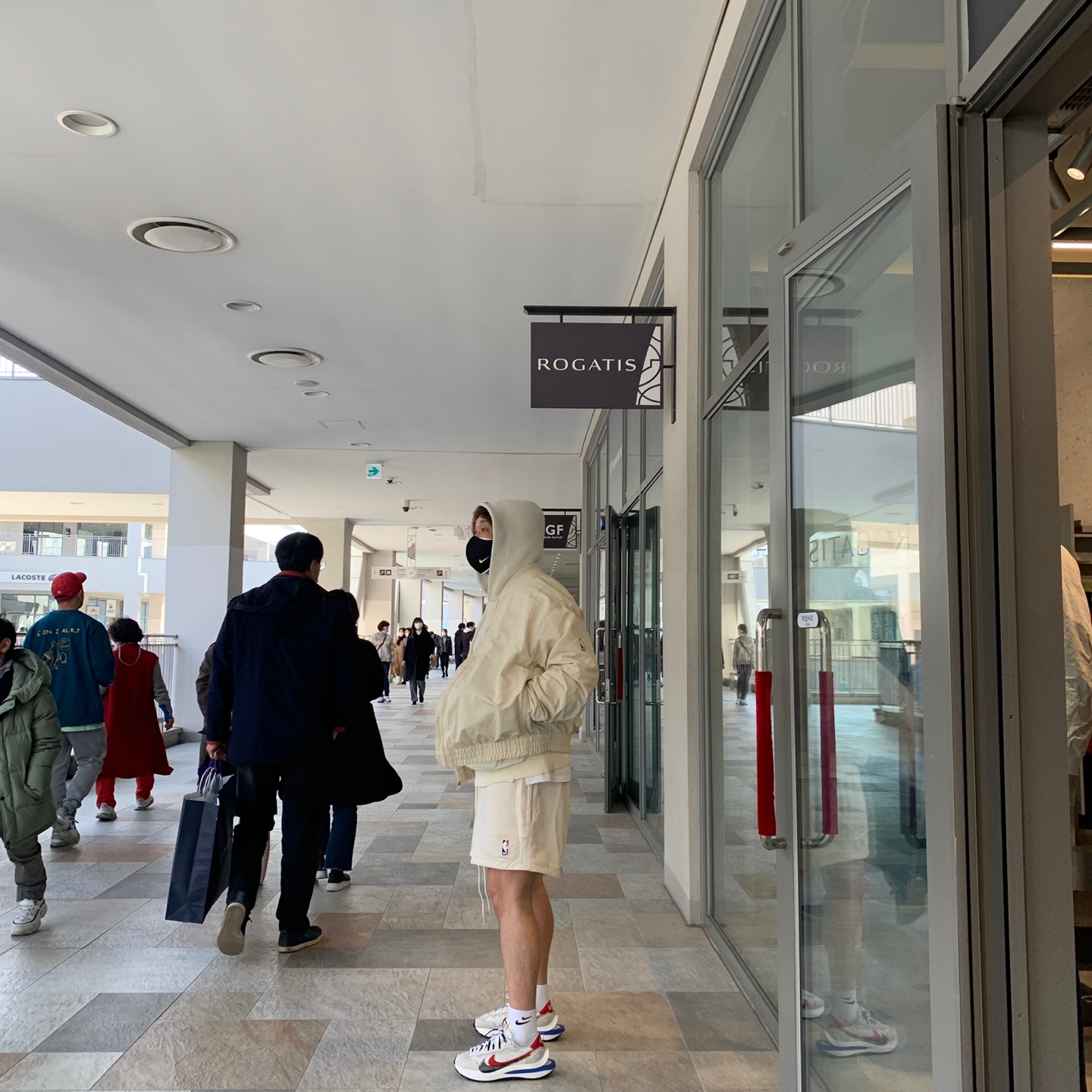 Nike x Sacai VaporWaffle Royal Fuchsia, Essentials Knit Hoodie Cream - 20FW 착용 스타일 - 2