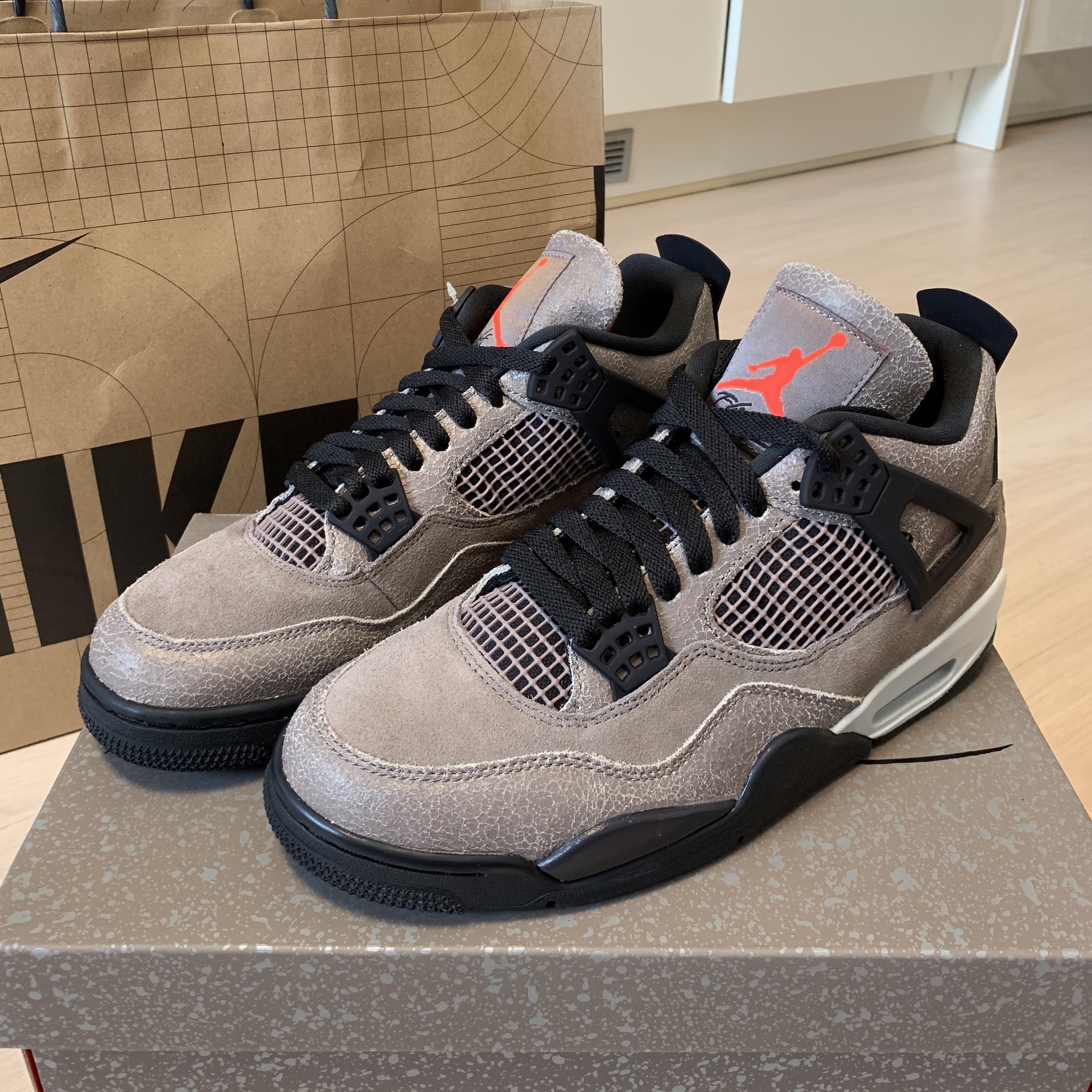 Jordan 4 Retro Taupe Haze 착용 스타일