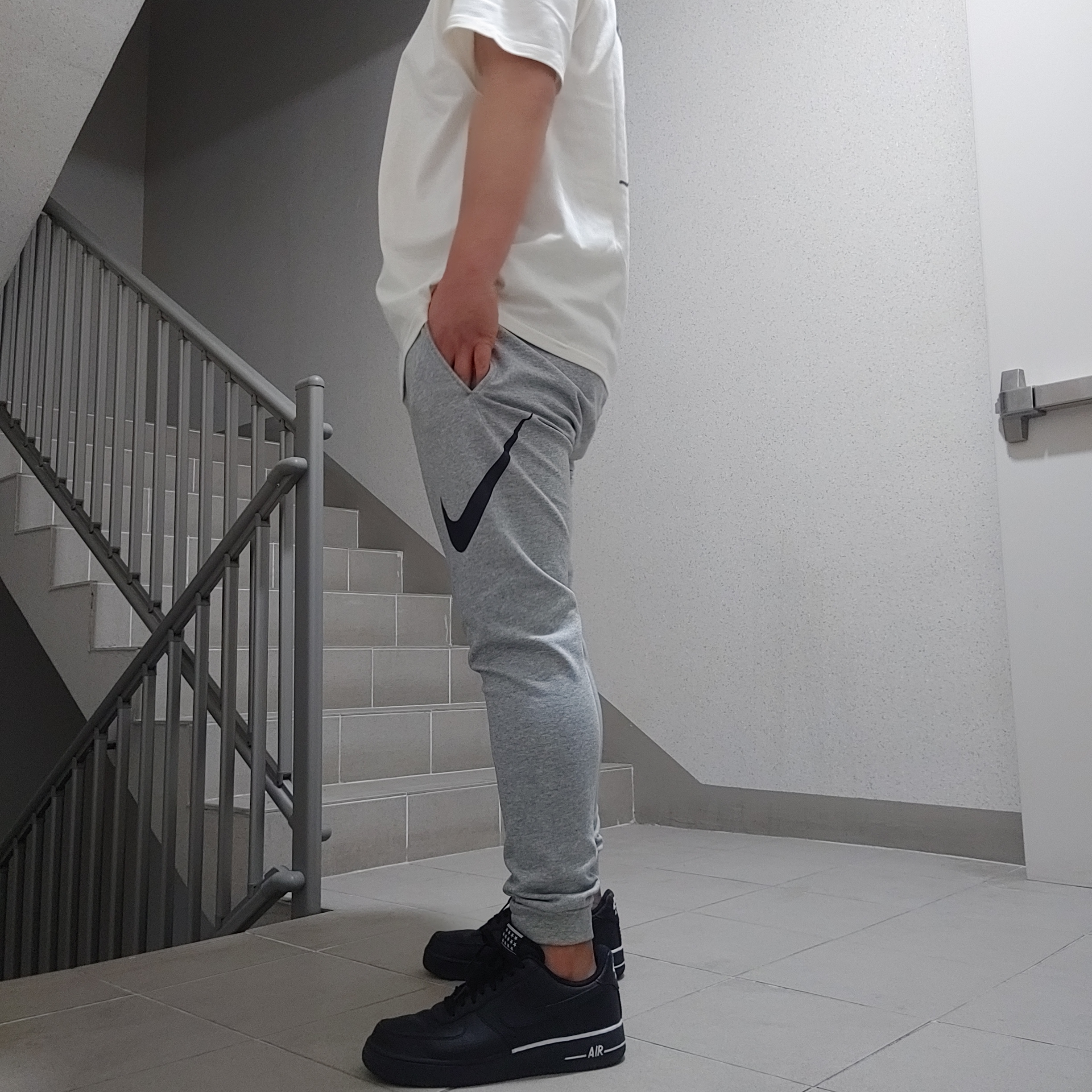 Nike Air Force 1 '07 Low Black White 착용 스타일