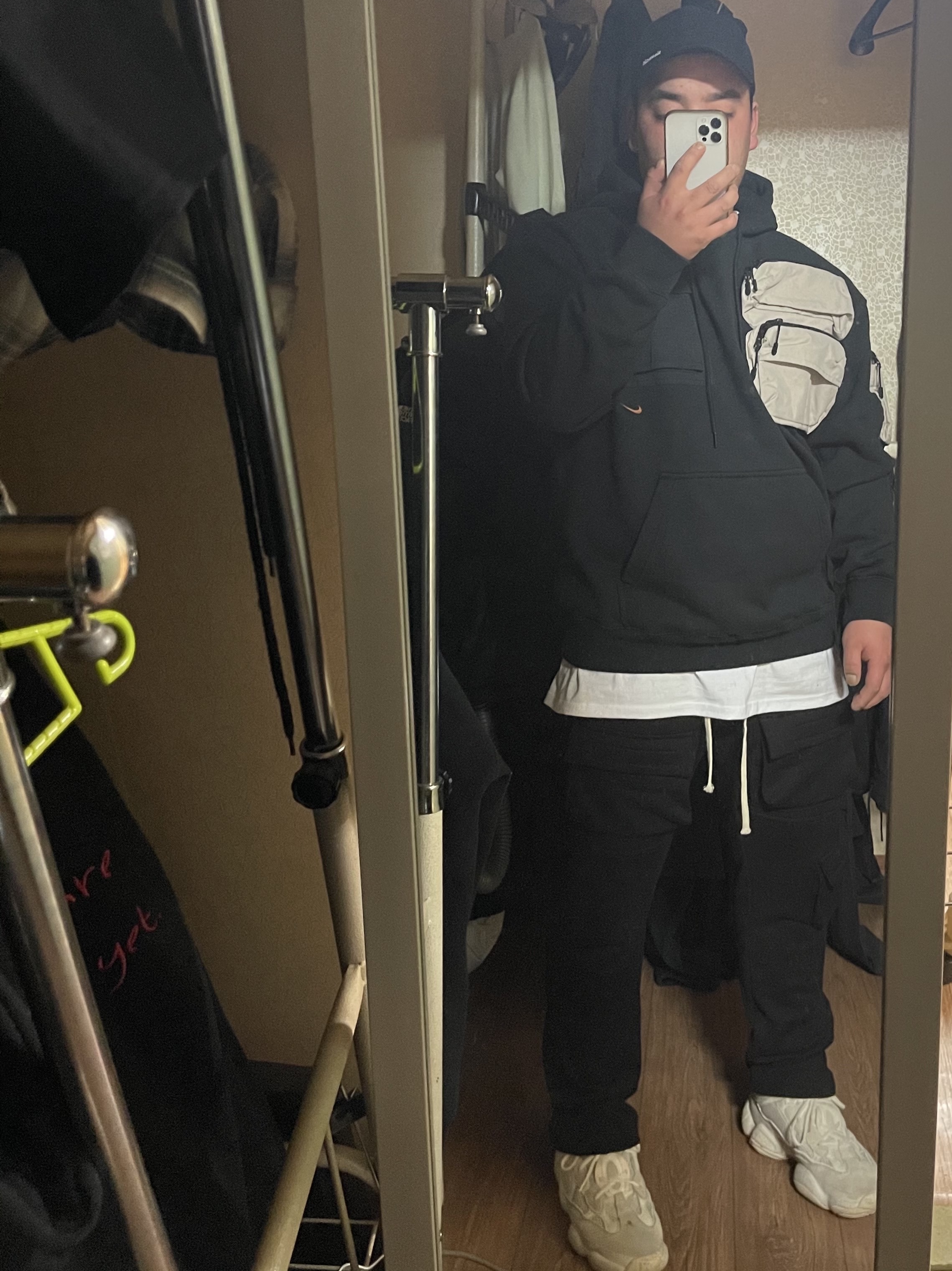 Nike x Travis Scott NRG AG Utility Hoodie Black, Adidas Yeezy 500 Bone White 착용 스타일
