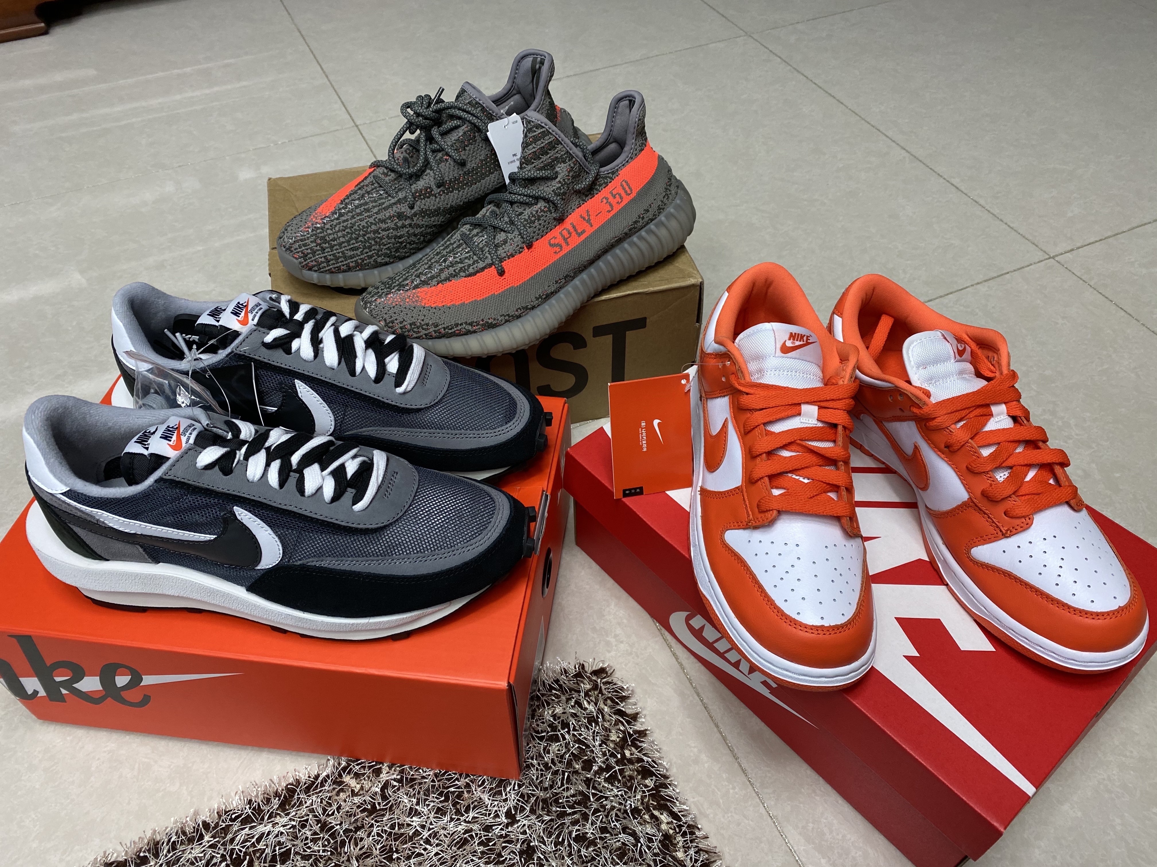 Nike x Sacai LDWaffle Black, Adidas Yeezy Boost 350 V2 Beluga 착용 스타일