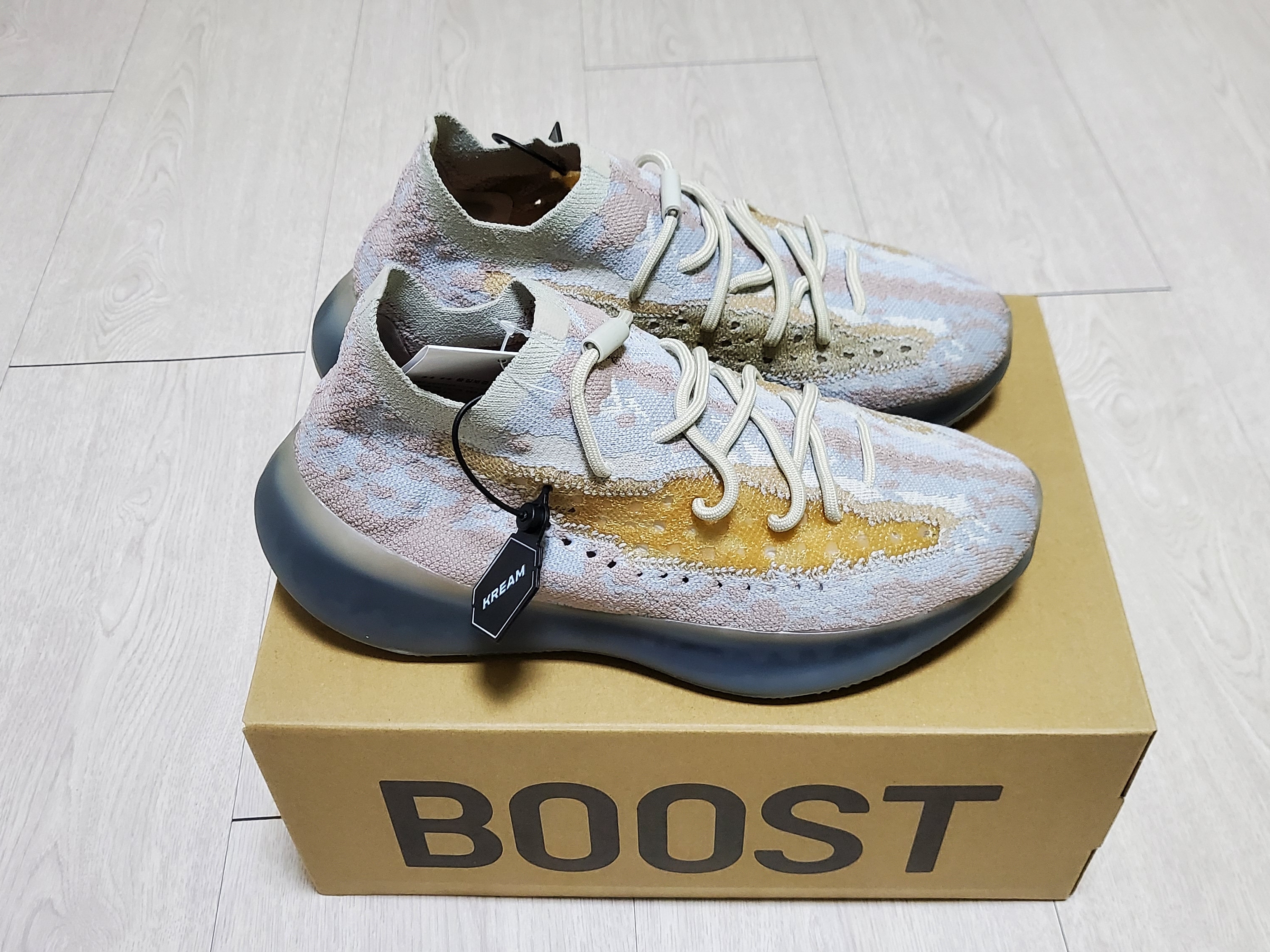 Adidas Yeezy Boost 380 Pepper - Non-Reflective 착용 스타일 - 1