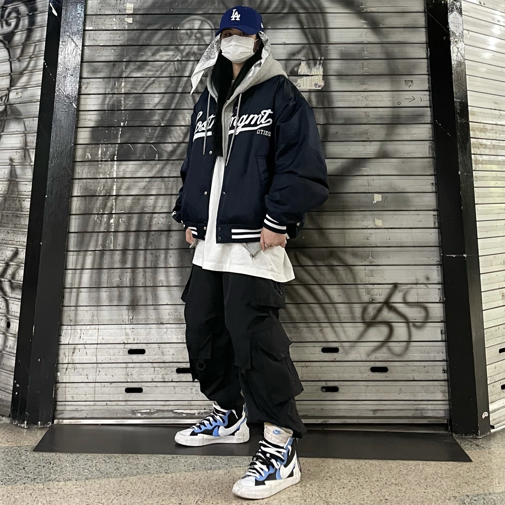 Nike x Sacai Blazer Mid White Black Legend Blue 착용 스타일 - 1
