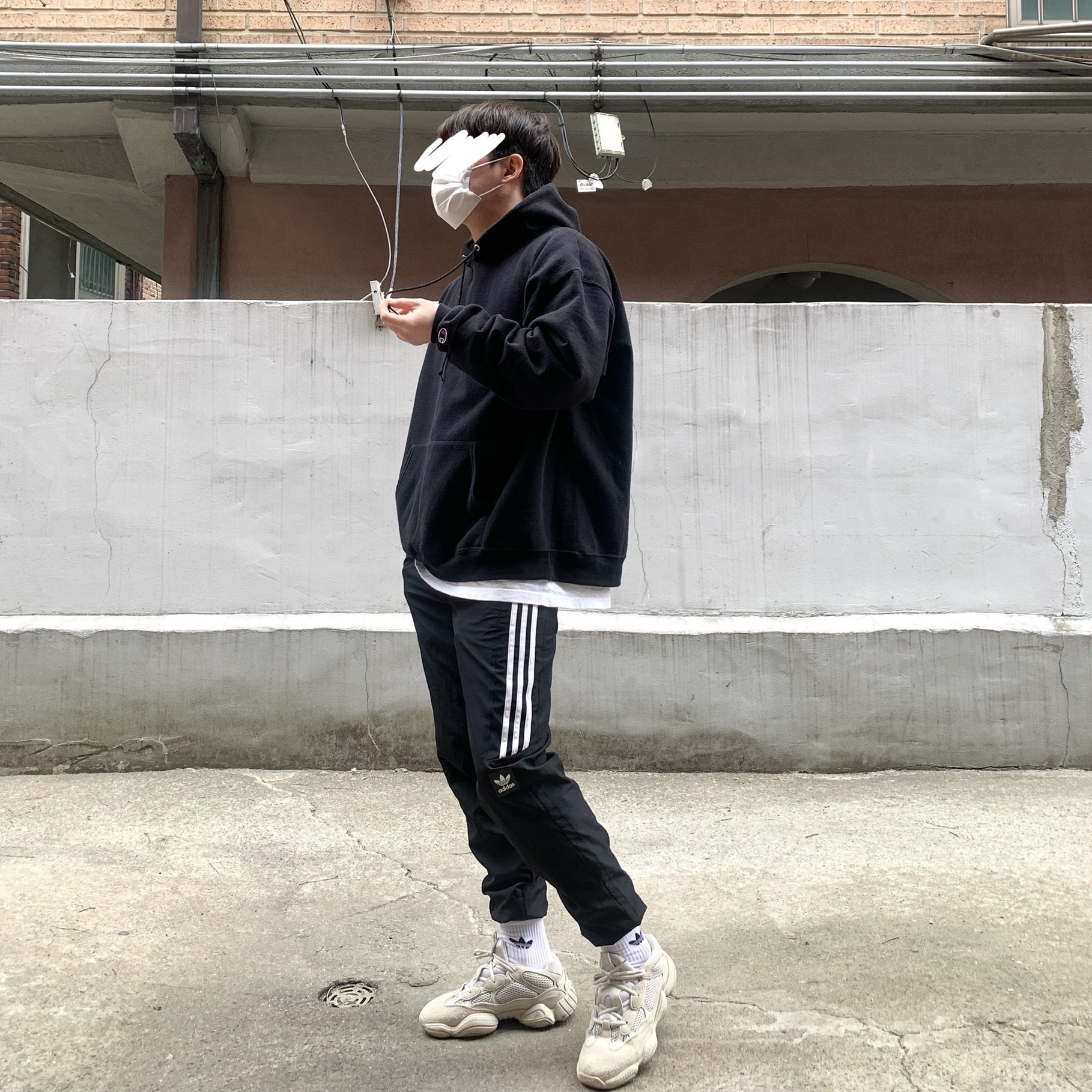 Adidas Yeezy 500 Blush 2018 착용 스타일