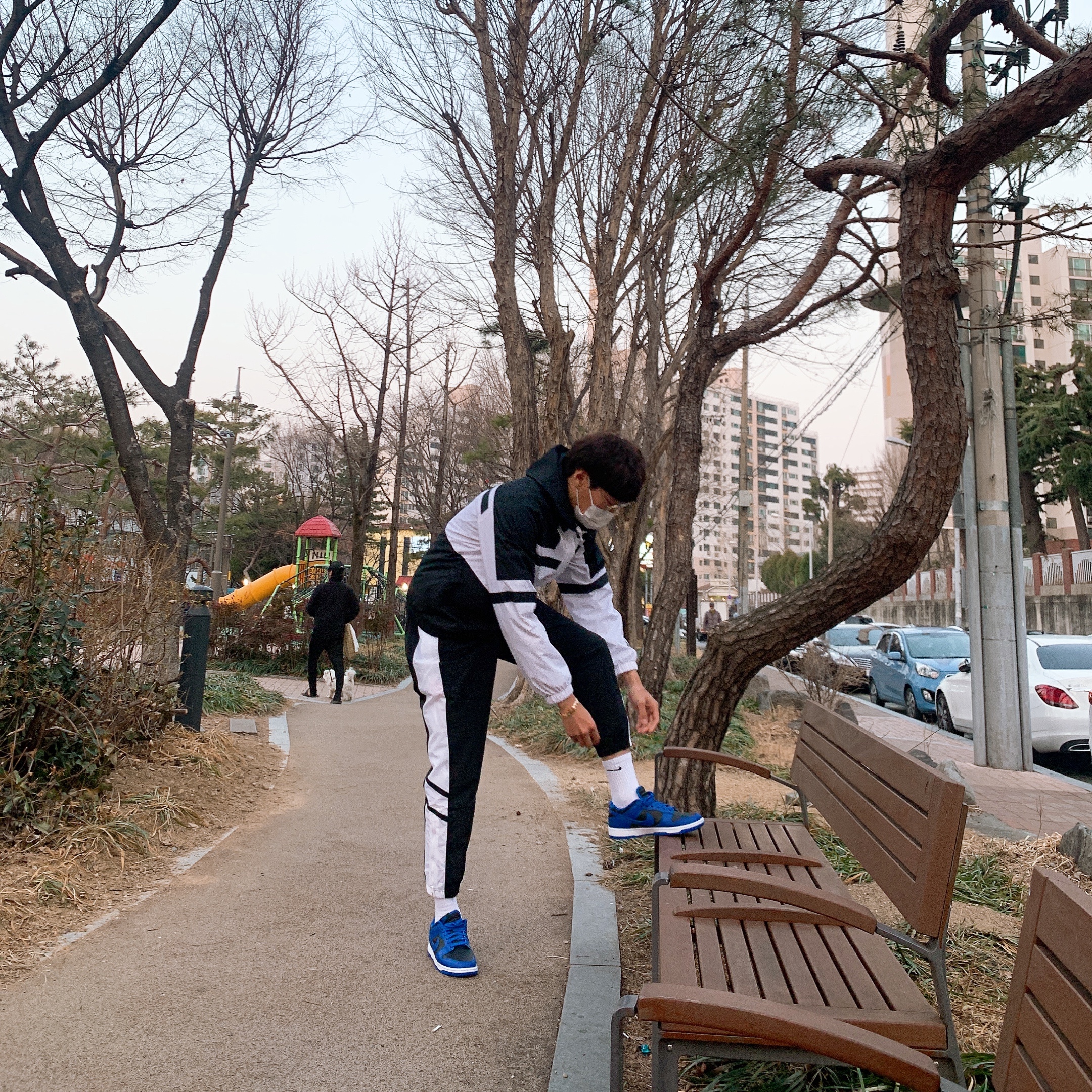 Nike Dunk Low Retro Hyper Cobalt 착용 스타일