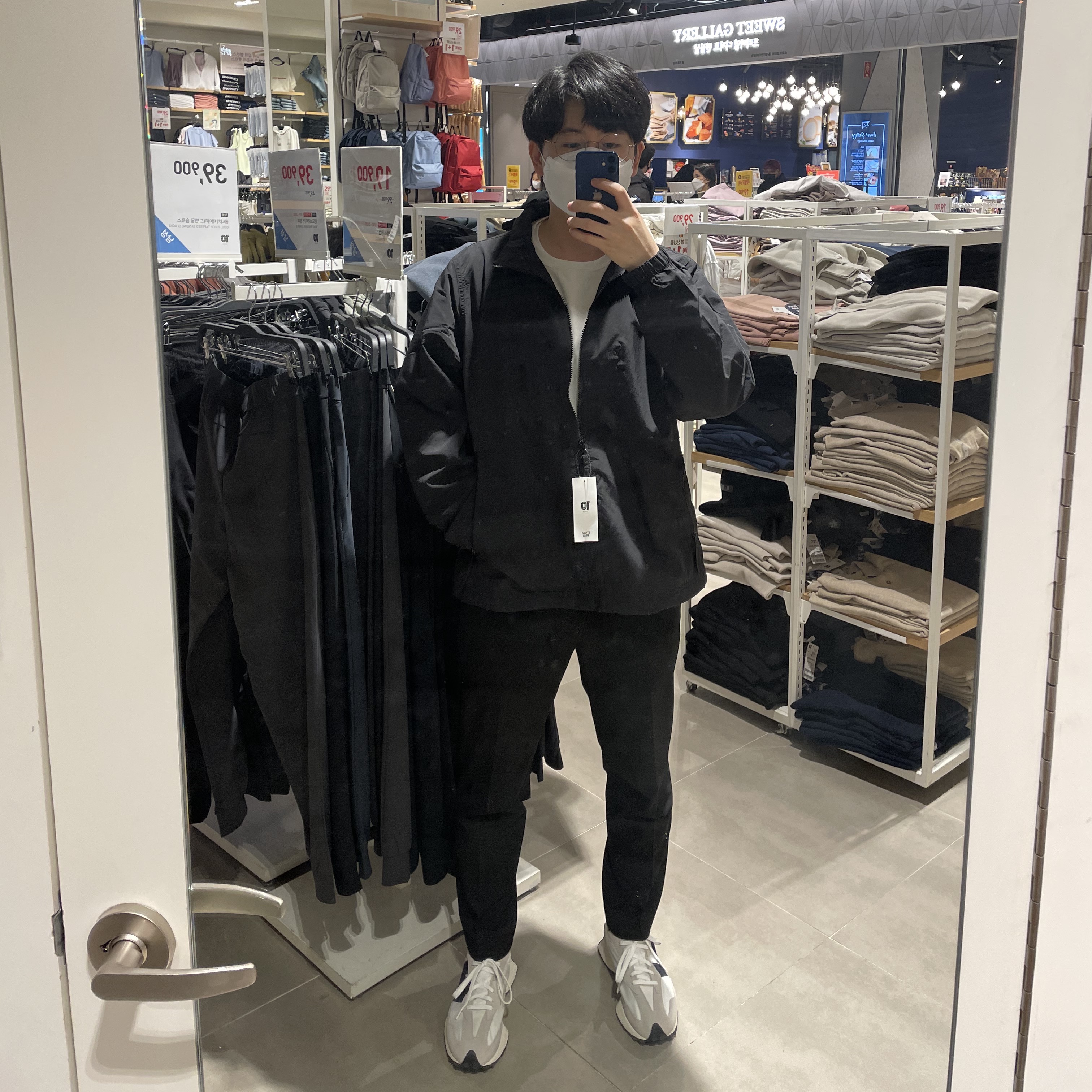 New Balance 327 White Black 착용 스타일