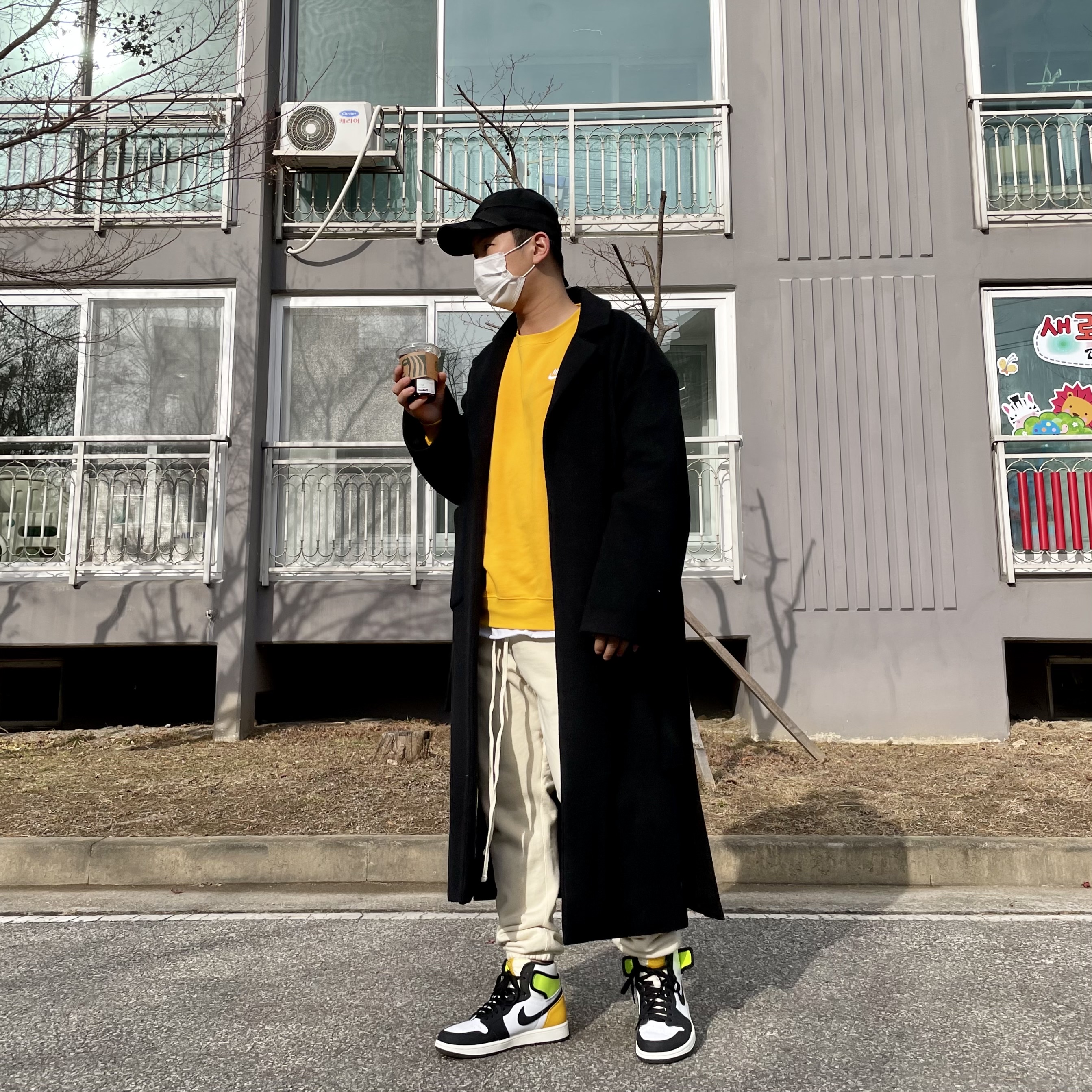 Jordan 1 Retro High OG Volt Gold, Essentials Sweatpants Buttercream 2020 착용 스타일