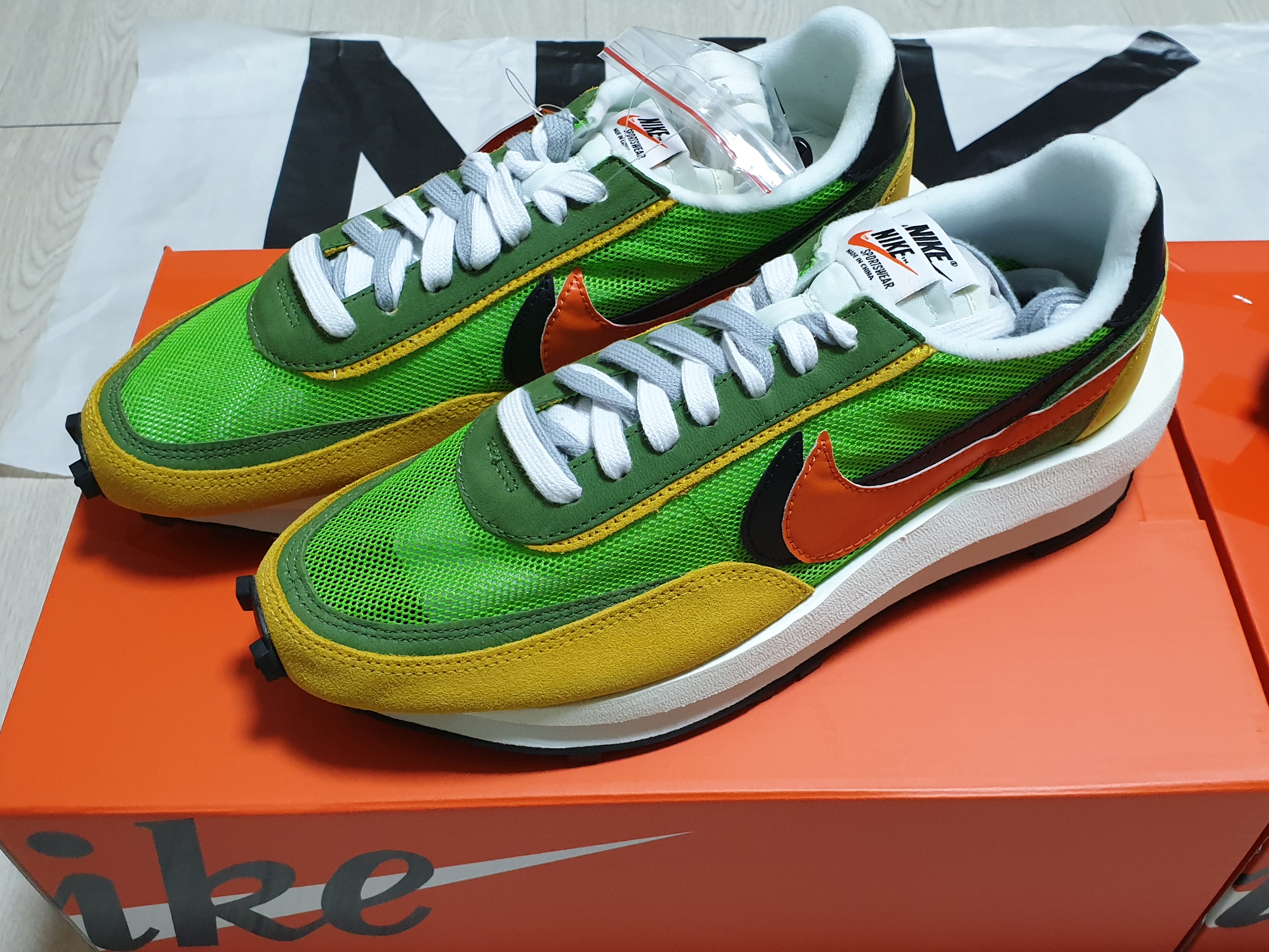 Nike x Sacai LDWaffle Blue Multi, Nike x Sacai LDWaffle Green Multi 착용 스타일 - 2