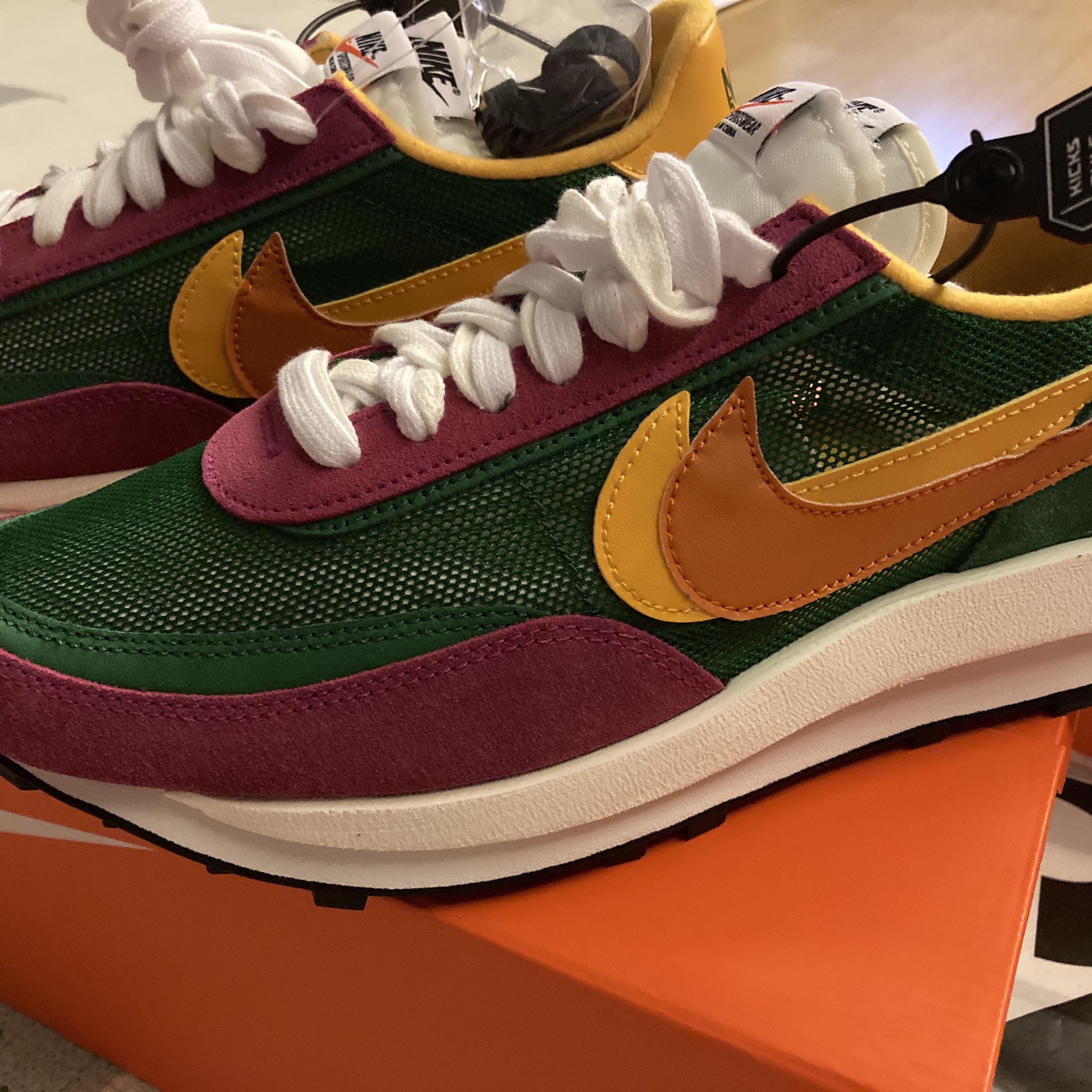 Nike x Sacai LDWaffle Pine Green 착용 스타일 - 1