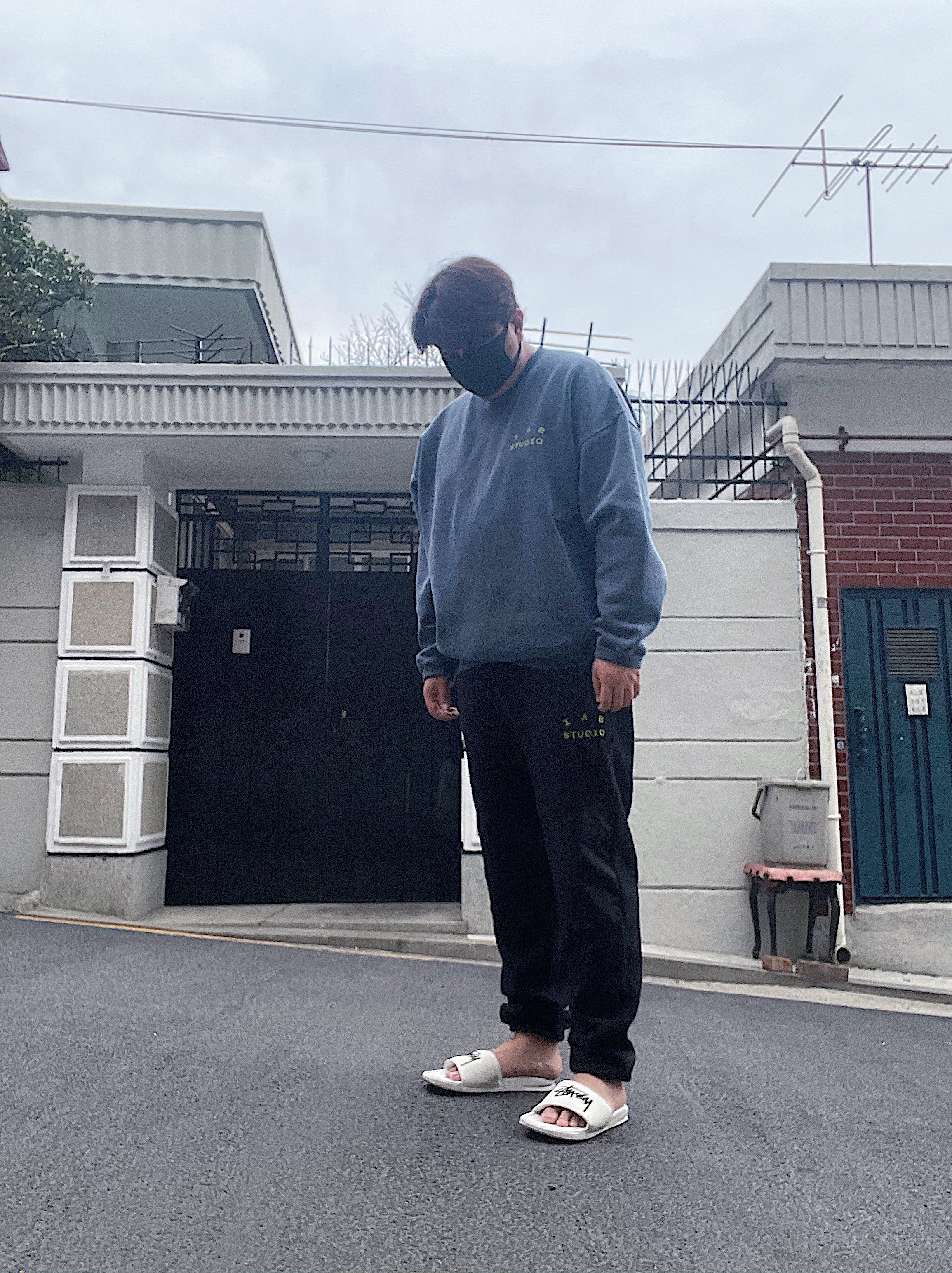 Nike x Stussy Benassi Slide Sail 착용 스타일