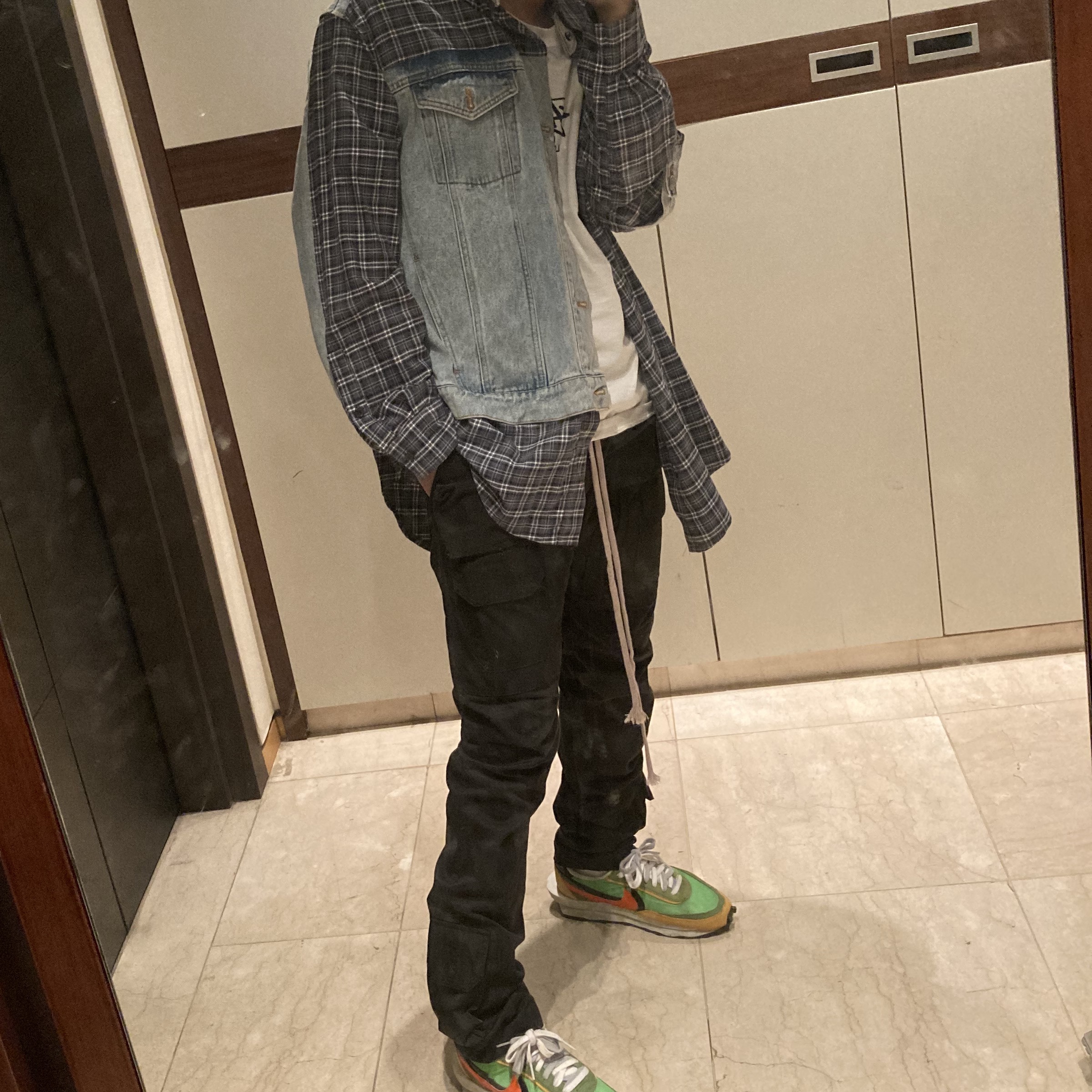 Nike x Sacai LDWaffle Green Multi, Nike x Stussy WT T-Shirt White - US/EU 착용 스타일